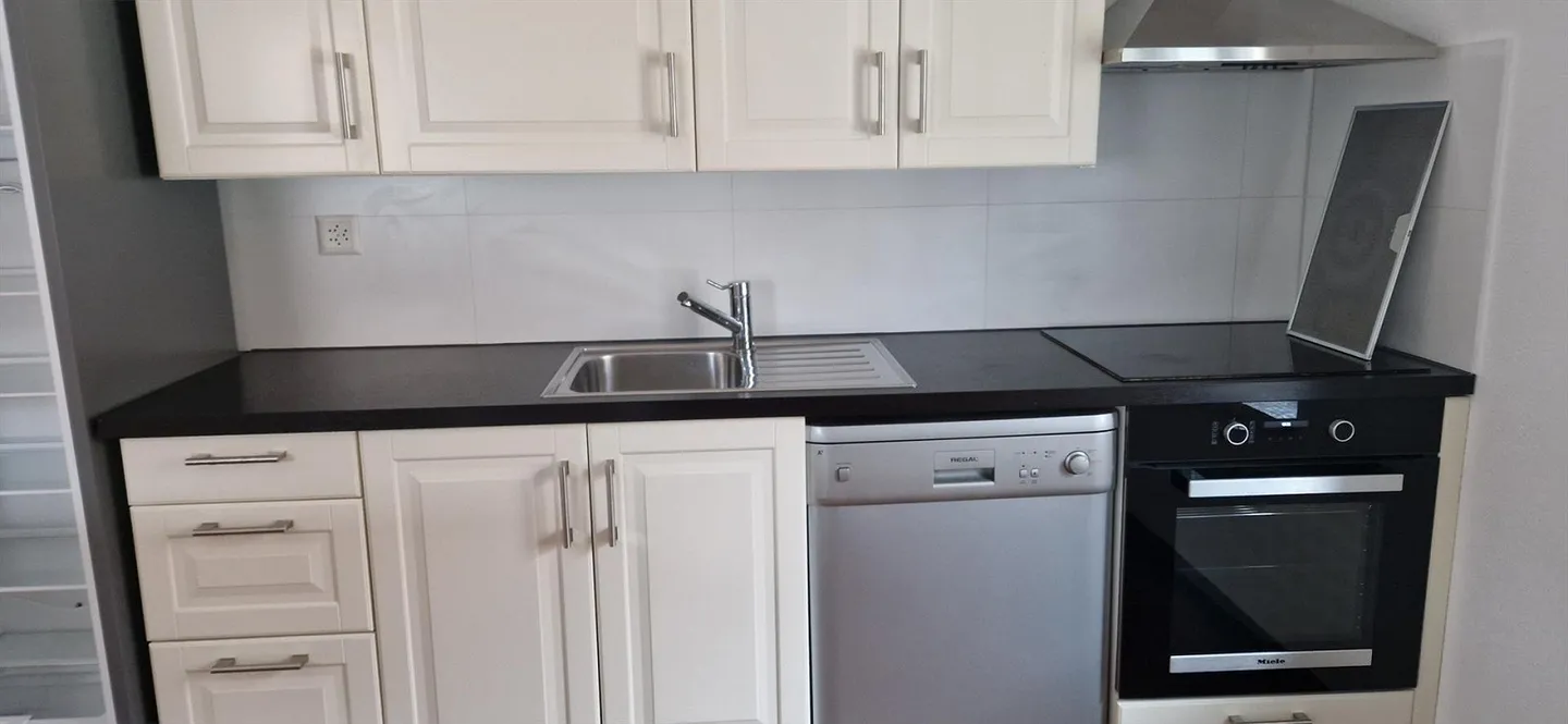Appartamento maisonette di 5,5 stanze con utilizzo del giardino, vicino al ruscello, vicino alla stazione - Foto 7 di 12