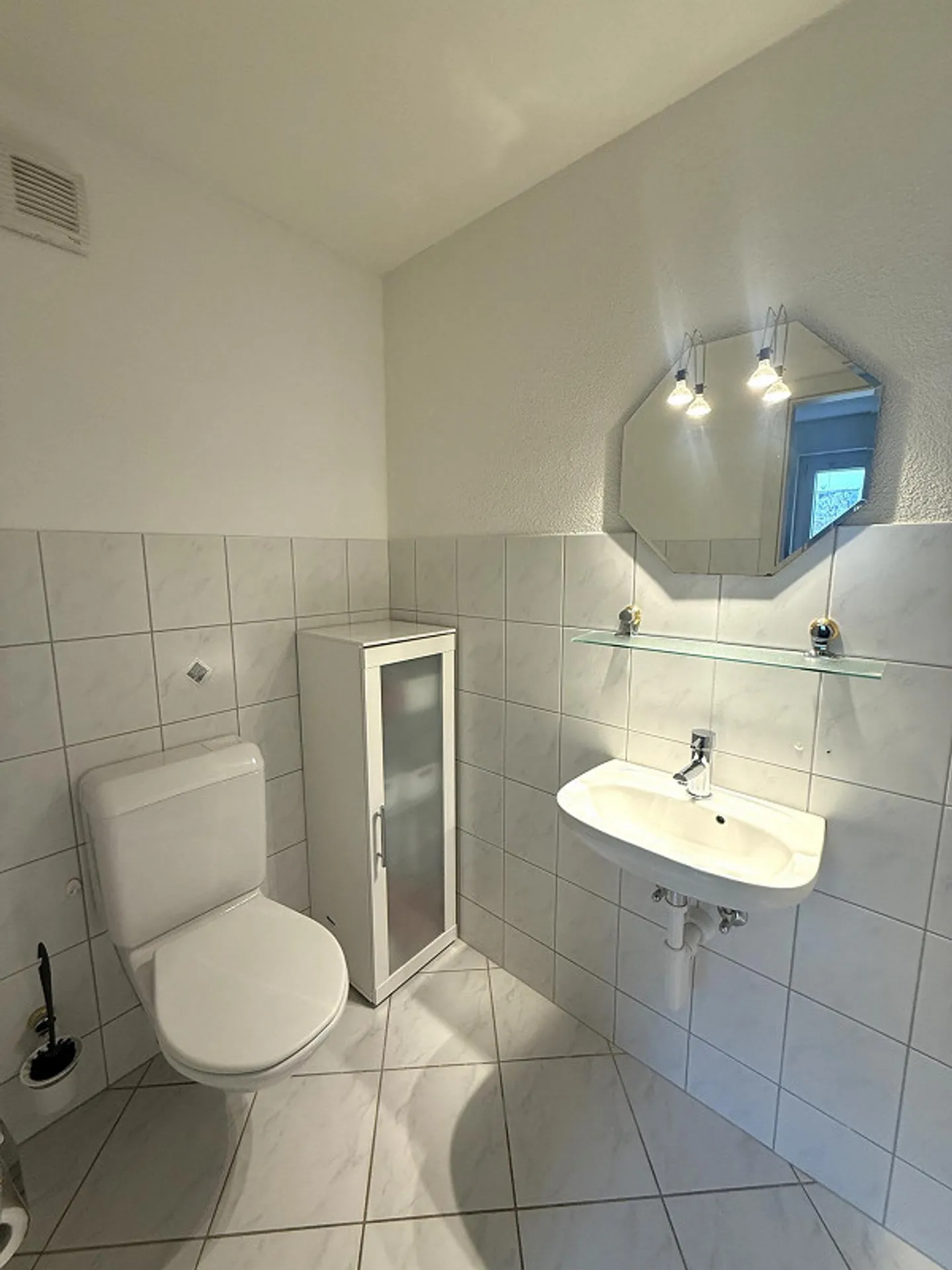 Casa unifamiliare di 5,5 stanze adatta alle famiglie con un ampio terreno - Foto 10 di 16