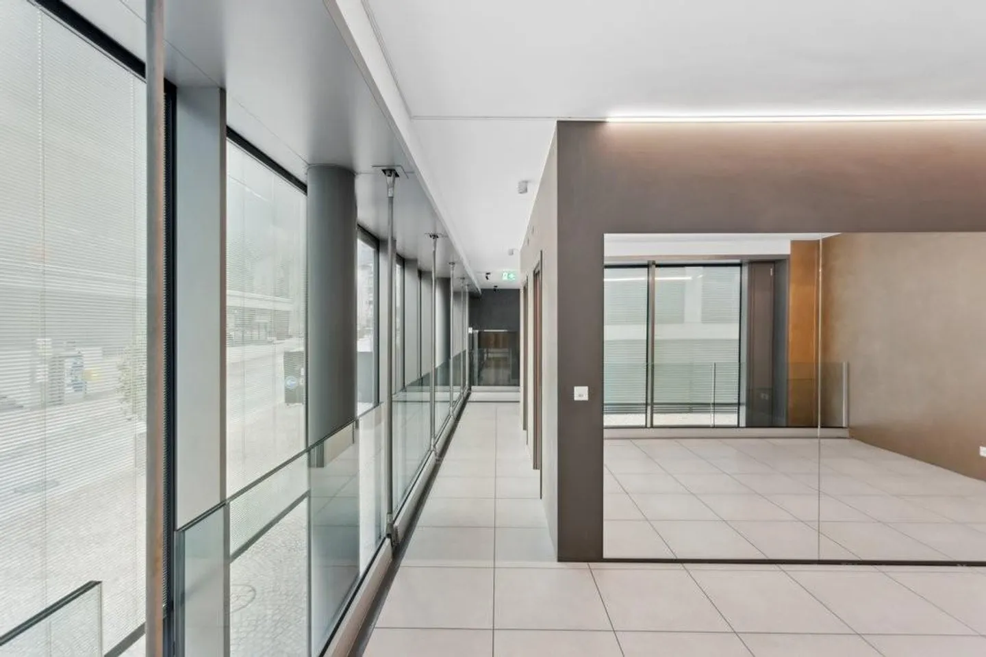 Espace commercial merveilleux au cœur de Paradiso - Photo 3 sur 11