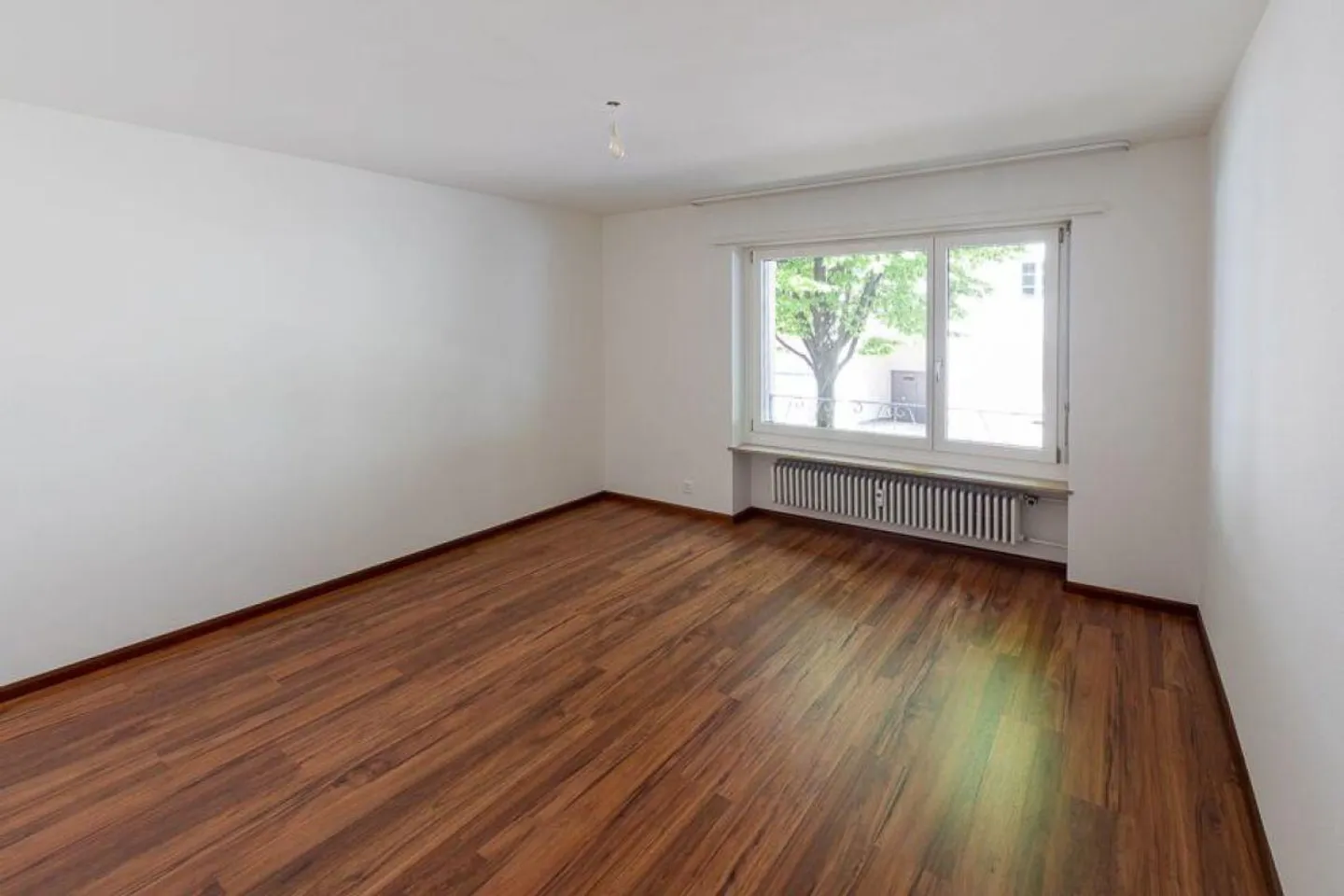 Ampio appartamento di 3,5 locali al 1° piano con area giardino - Foto 7 di 13