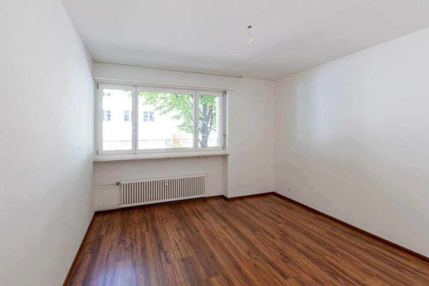 Ampio appartamento di 3,5 locali al 1° piano con area giardino - Foto 8 di 13