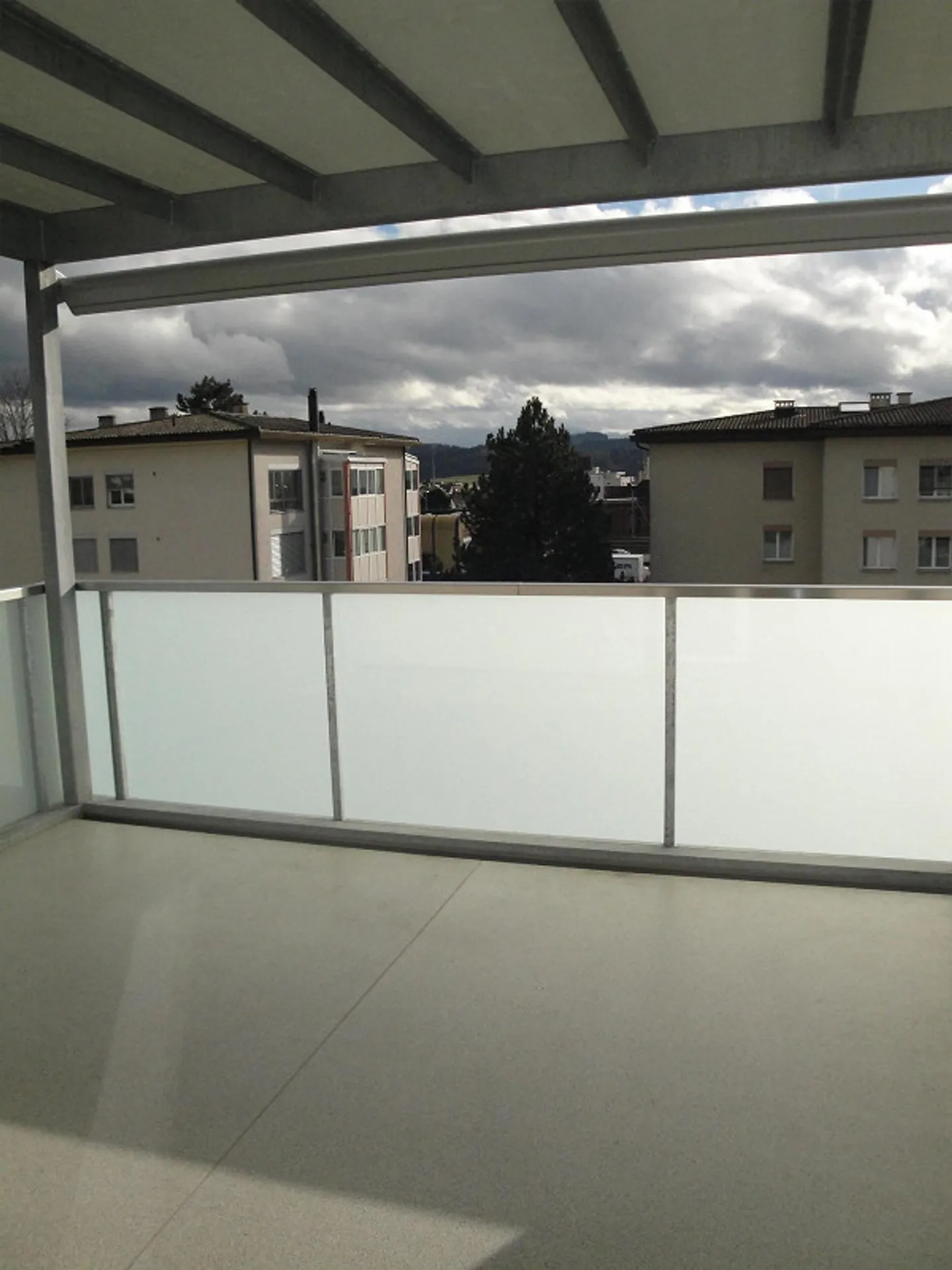 Appartamento 3 1/2 locali soleggiato e centrale con grande balcone esposto a sud - Foto 2 di 9