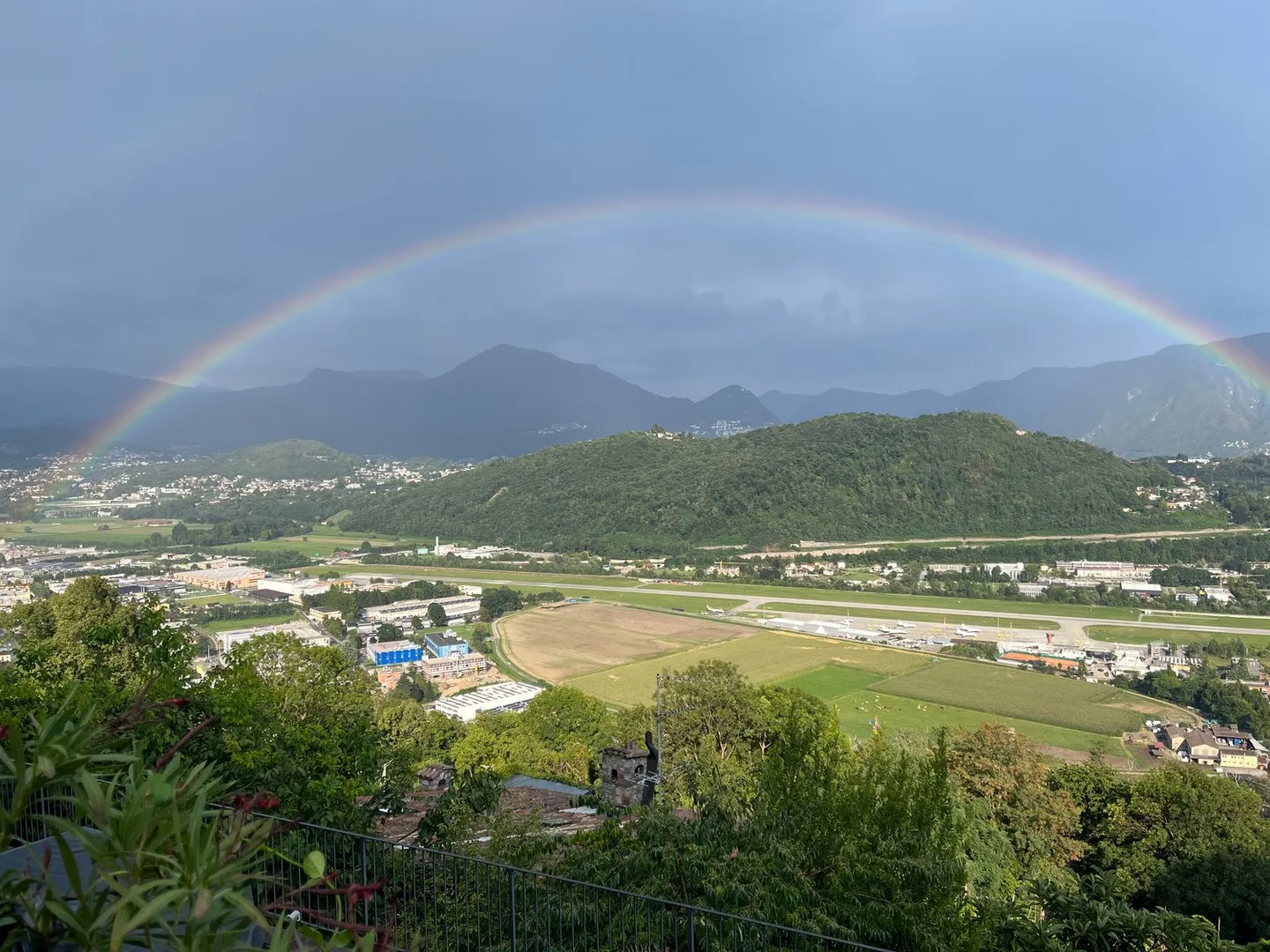Casa unifamiliare con vista sul lago di Lugano e sulle montagne a Cimo - Foto 1 di 8