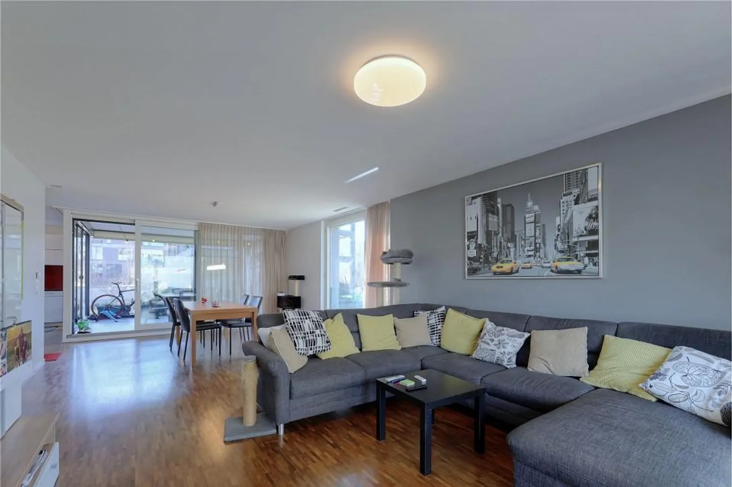 Moderne 2½-Zimmerwohnung mit 82 m² und zwei Balkone - Photo 1 sur 13