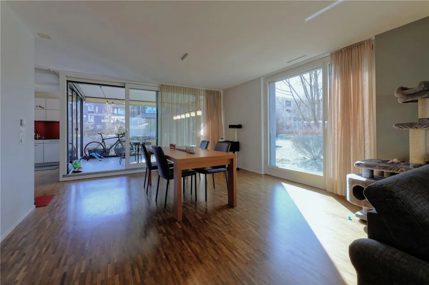 Moderne 2½-Zimmerwohnung mit 82 m² und zwei Balkone - Photo 2 sur 13