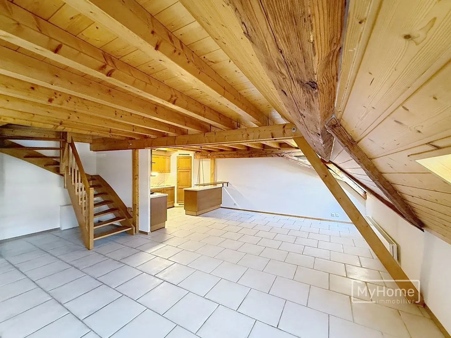 Da afferrare! Superbo duplex di 3,5 stanze idealmente situato - Foto 3 di 7