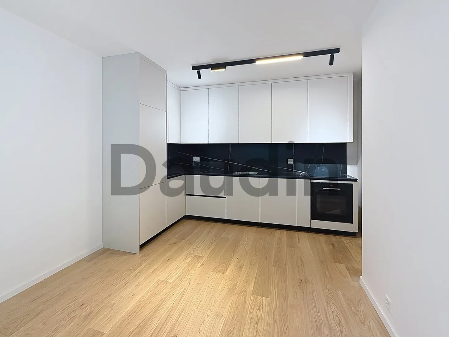 Fully renovated 3-room apartment in the heart of Saint-Jean - Photo 2 of 8