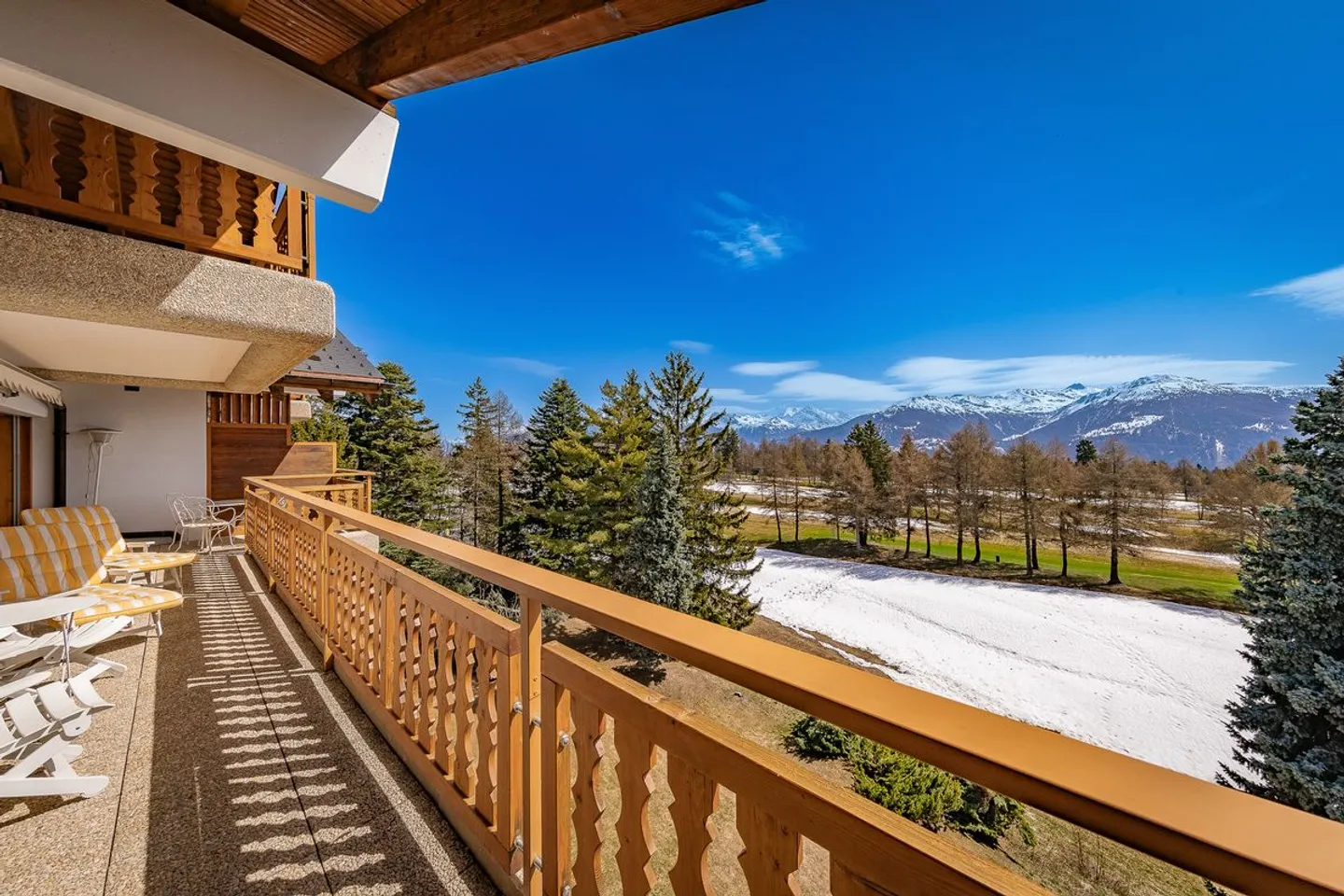Attic of Superlatives with Panoramic View of the Gulf and the Alps - Photo 9 of 13