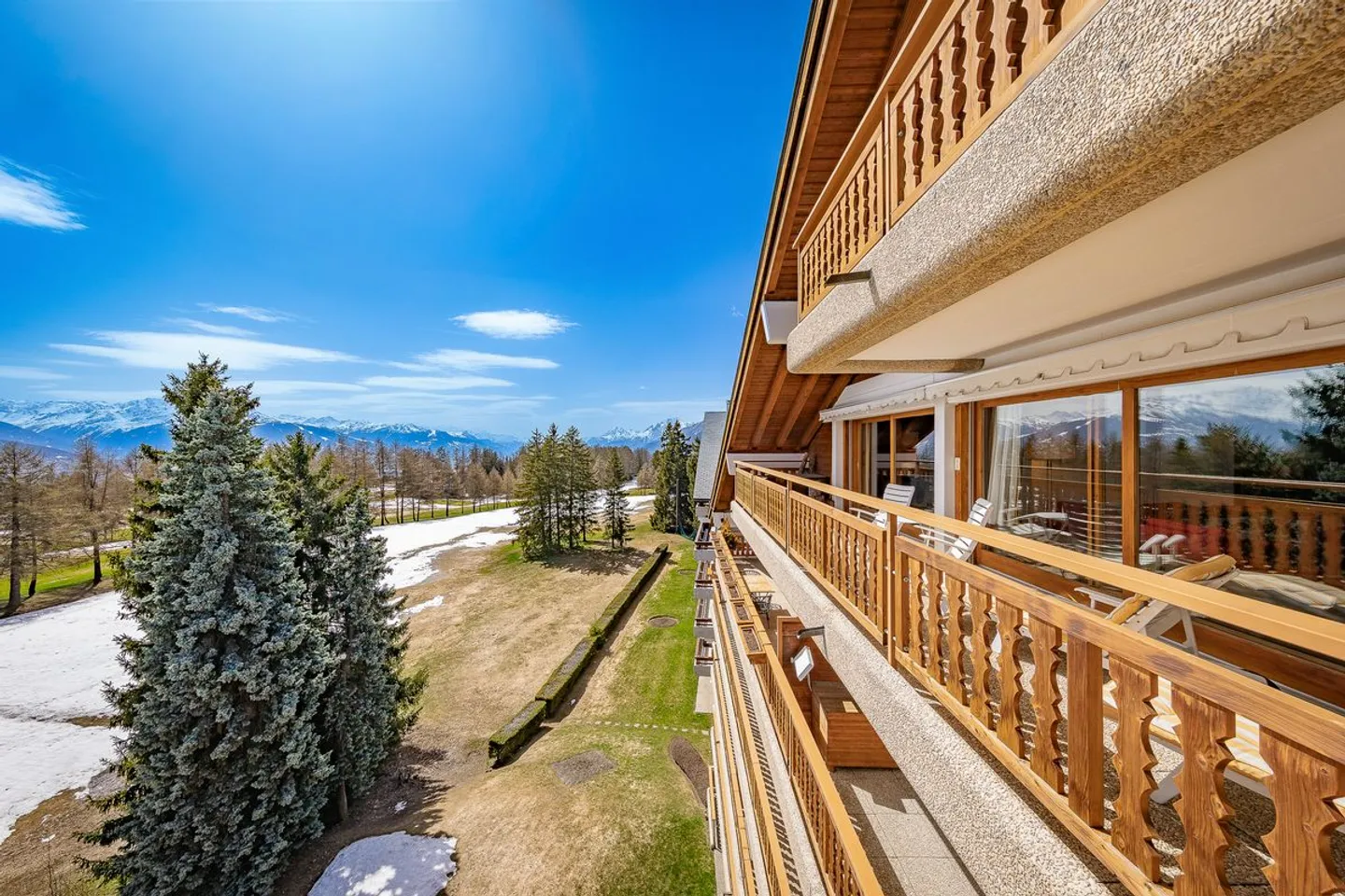 Attic of Superlatives with Panoramic View of the Gulf and the Alps - Photo 10 of 13