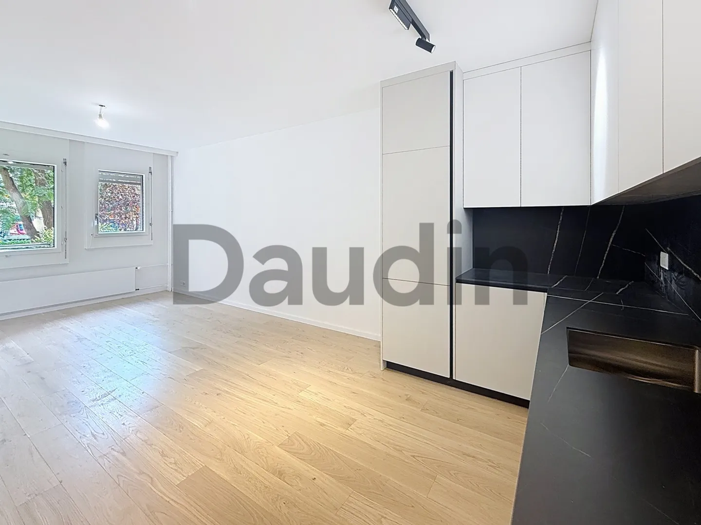 Fully renovated 3-room apartment in the heart of Saint-Jean - Photo 1 of 8