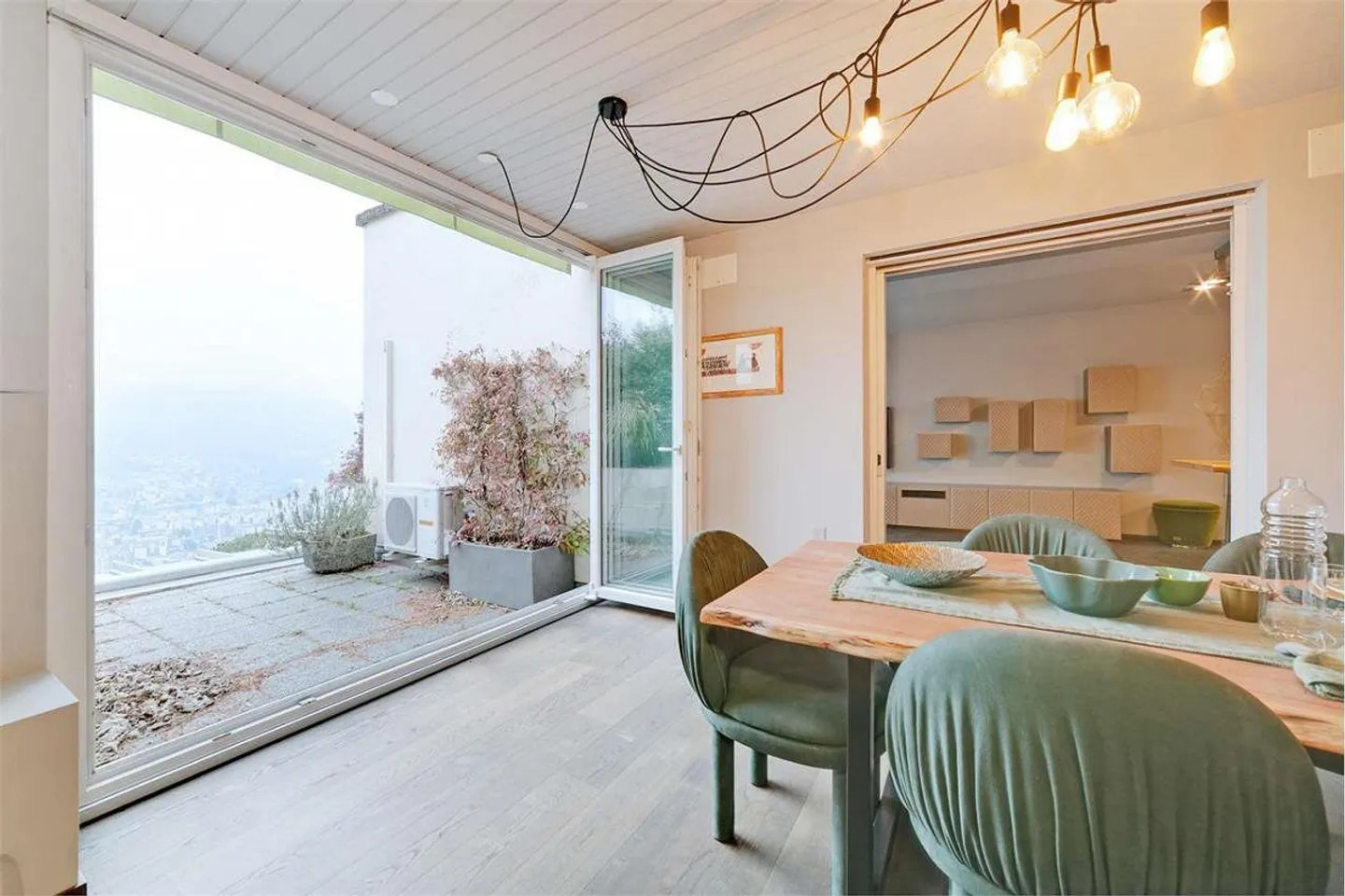 PRESTIGIÖSE 3.5-ZIMMER-WOHNUNG MIT SEEBLICK IN PORZA - Foto 10 von 13