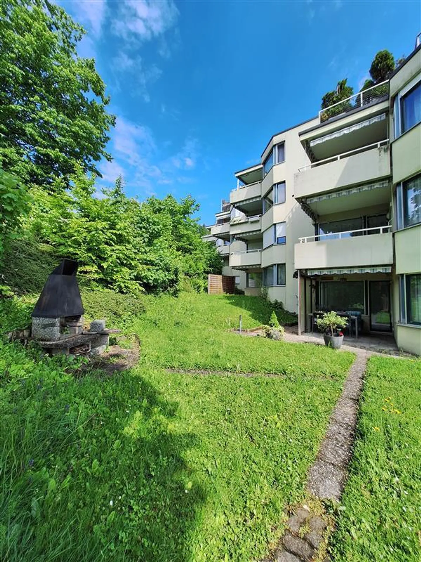 Charmante appartement de 3,5 pièces au 5ème étage avec belle vue - Photo 1 sur 9