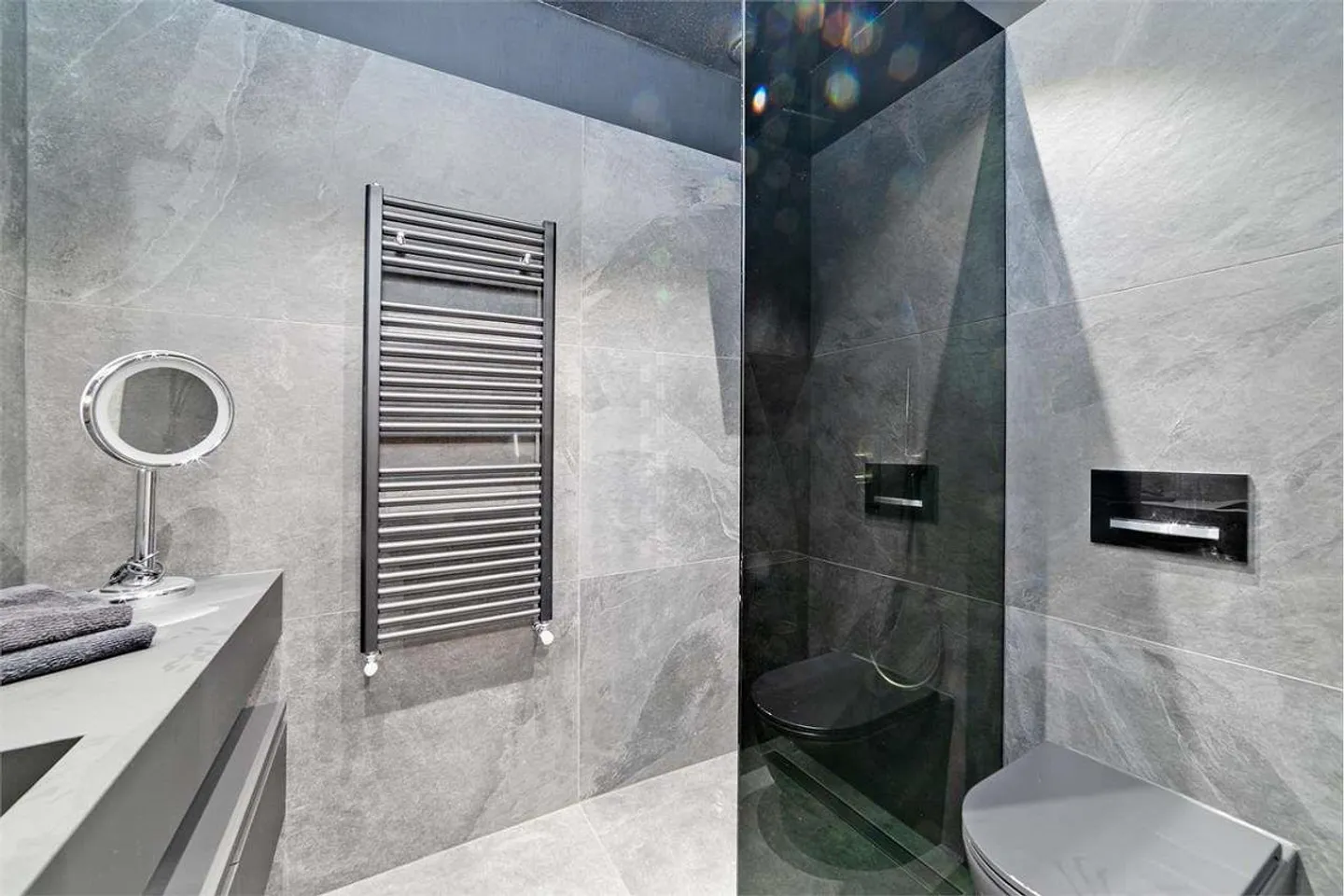 PRESTIGIÖSE 3.5-ZIMMER-WOHNUNG MIT SEEBLICK IN PORZA - Foto 12 von 13