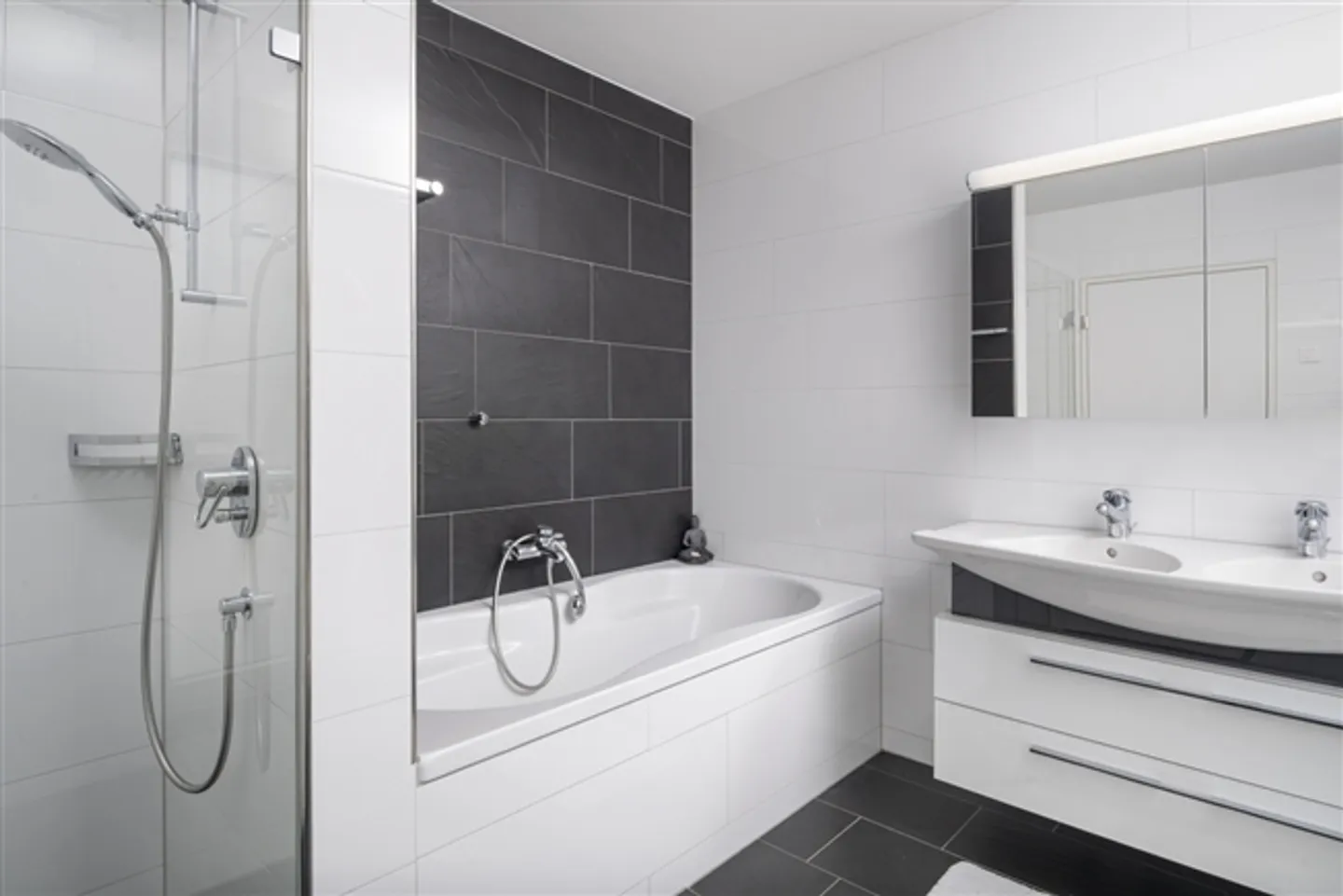 «Lichtdurchflutete Attikawohnung mitten in der Natur» - Foto 11 von 12