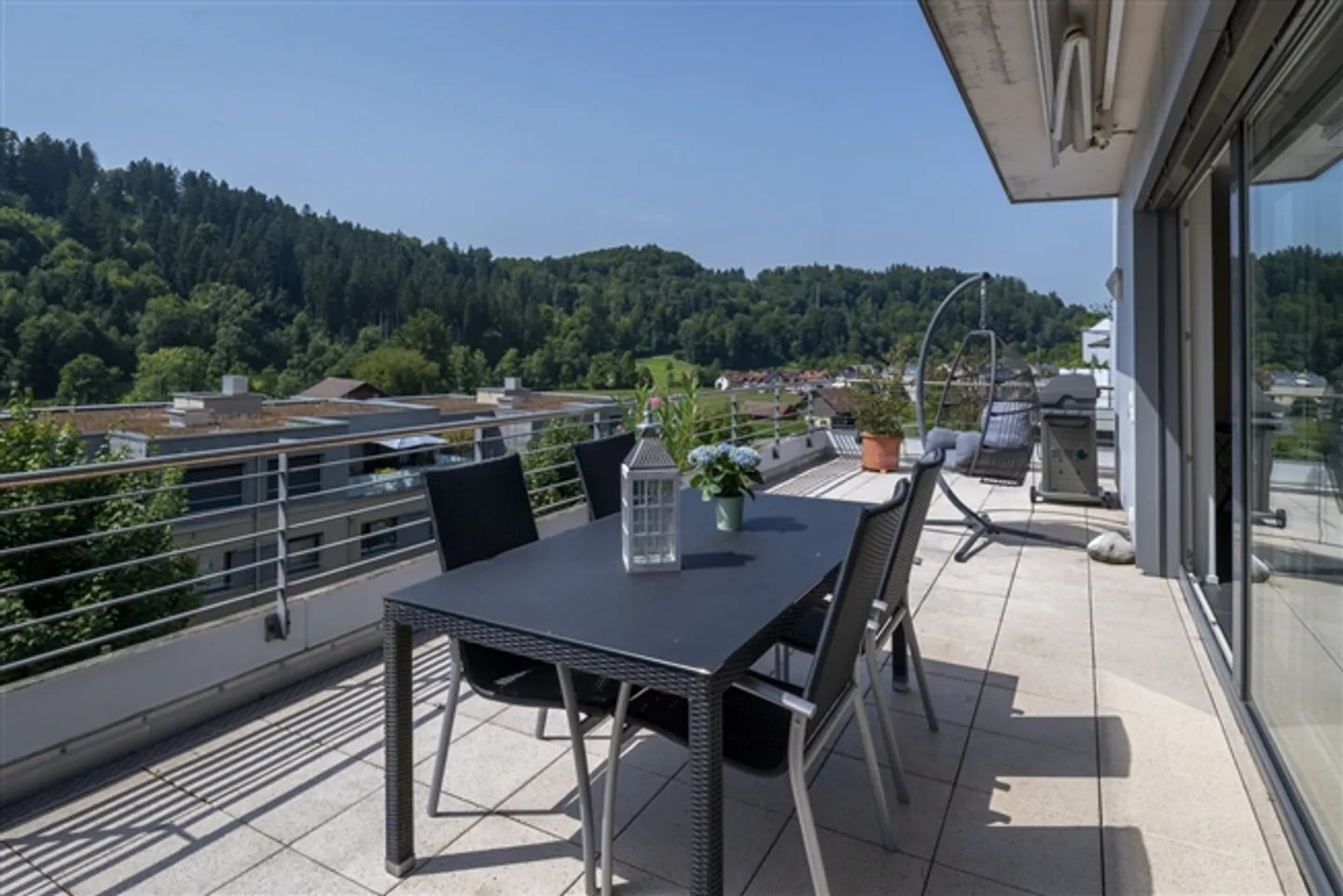 «Lichtdurchflutete Attikawohnung mitten in der Natur» - Foto 8 von 12