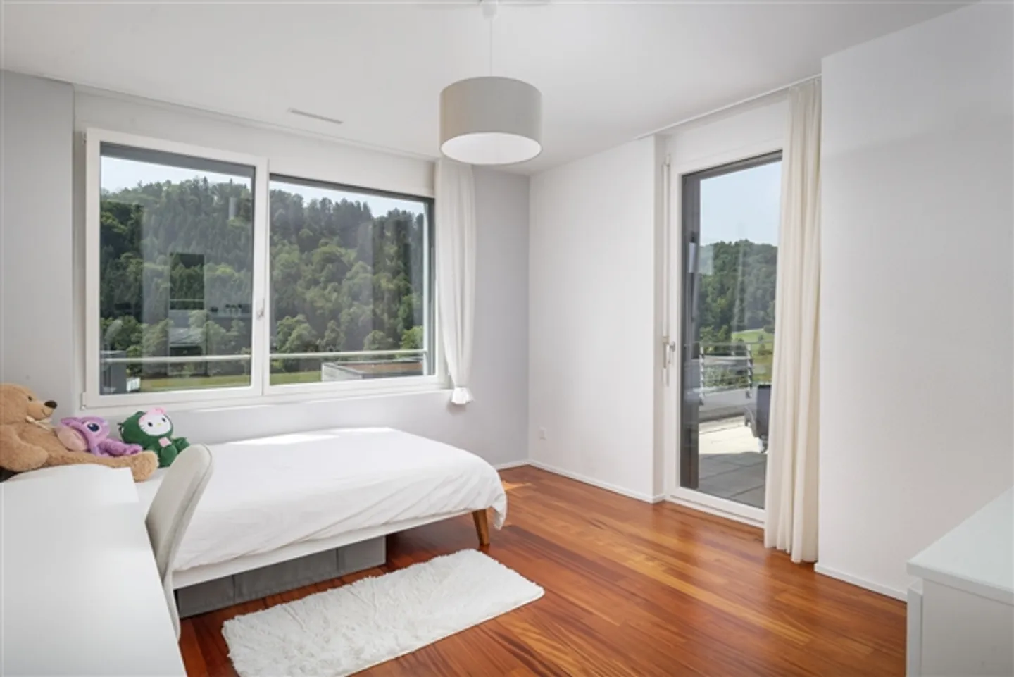 «Lichtdurchflutete Attikawohnung mitten in der Natur» - Foto 9 von 12