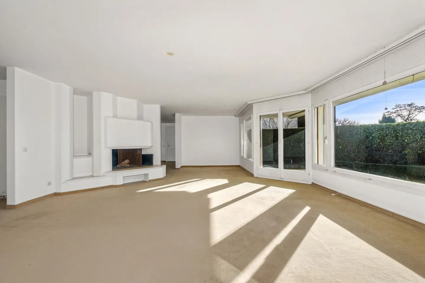 Küsnacht: appartamento giardino tranquillo con vista lago e grande potenziale - Foto 2 di 5