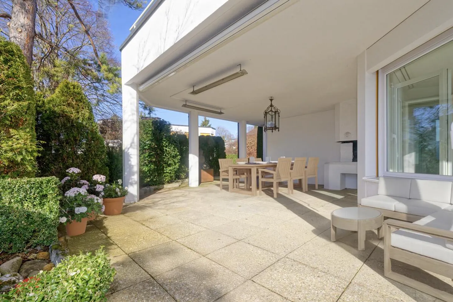 Küsnacht: appartamento giardino tranquillo con vista lago e grande potenziale - Foto 3 di 5