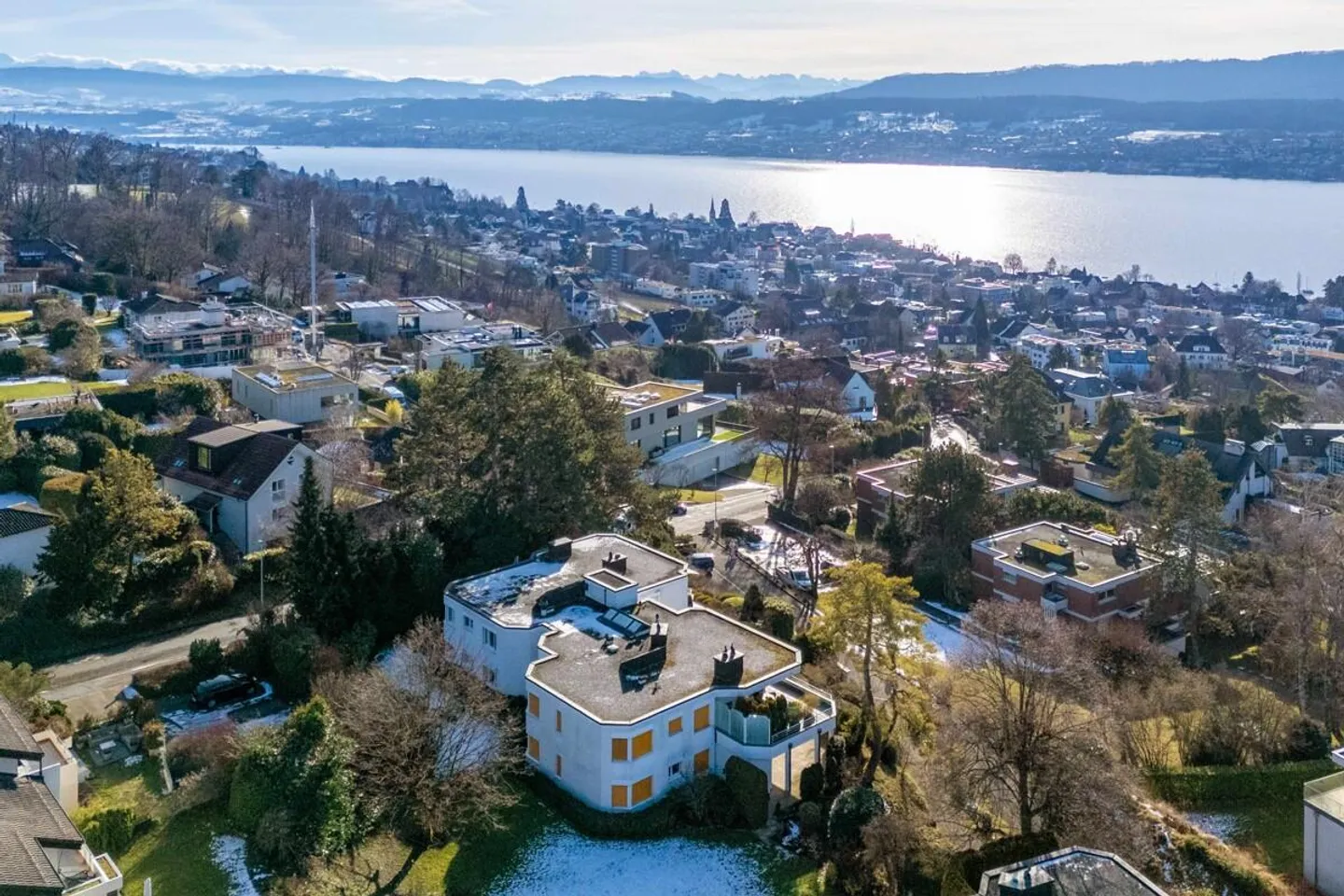 Küsnacht: appartamento giardino tranquillo con vista lago e grande potenziale - Foto 4 di 5