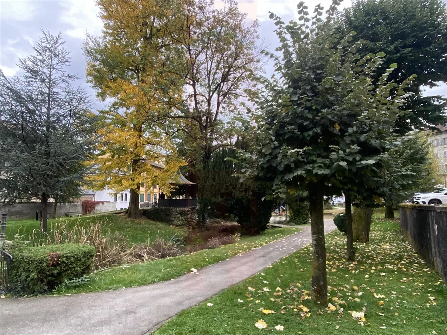 Mixed-use building for sale - Photo 5 of 12