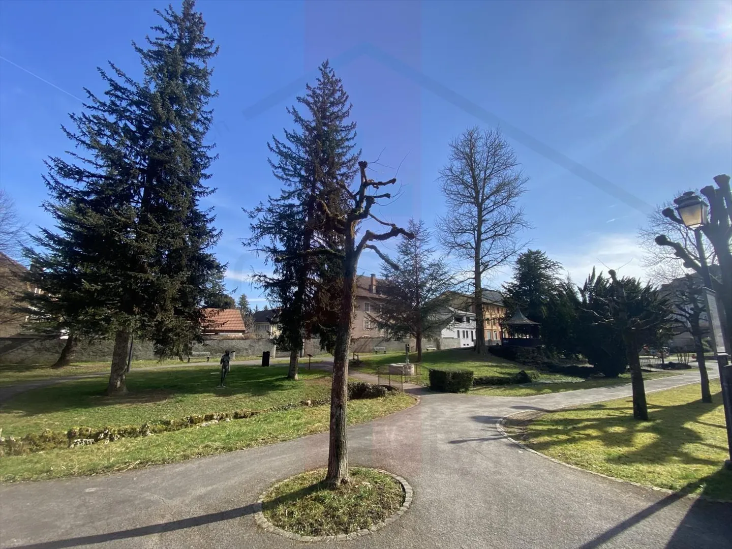 Mixed-use building for sale - Photo 6 of 12