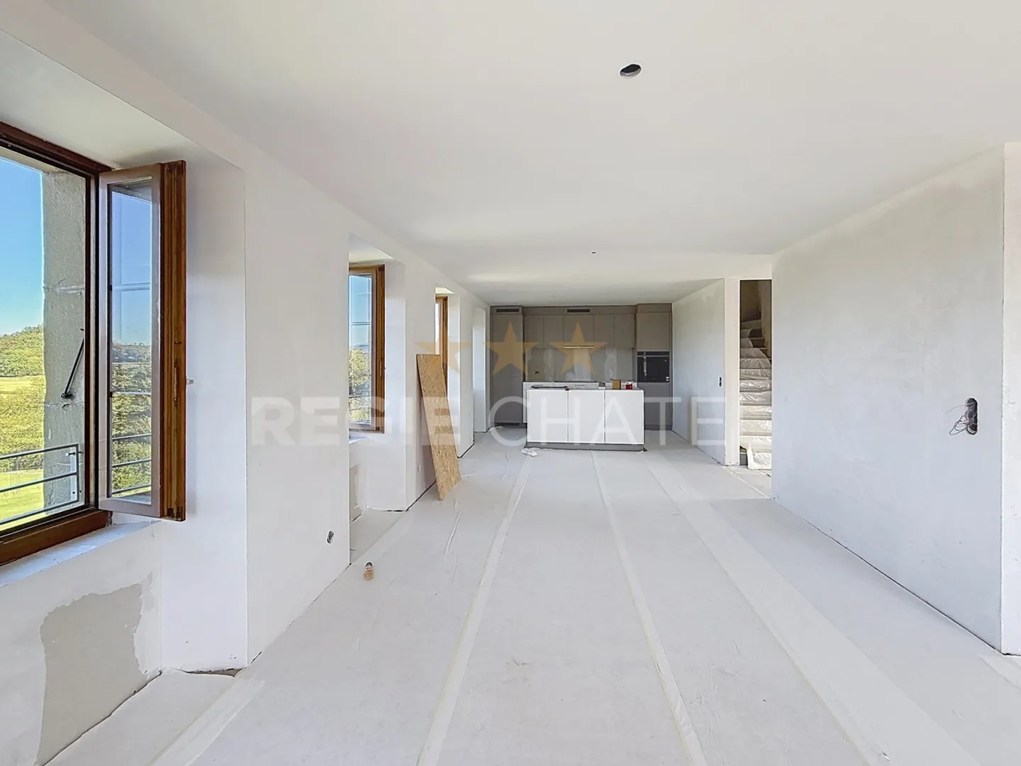 Magnificent 5.5 rooms over 3 levels - Photo 2 of 4