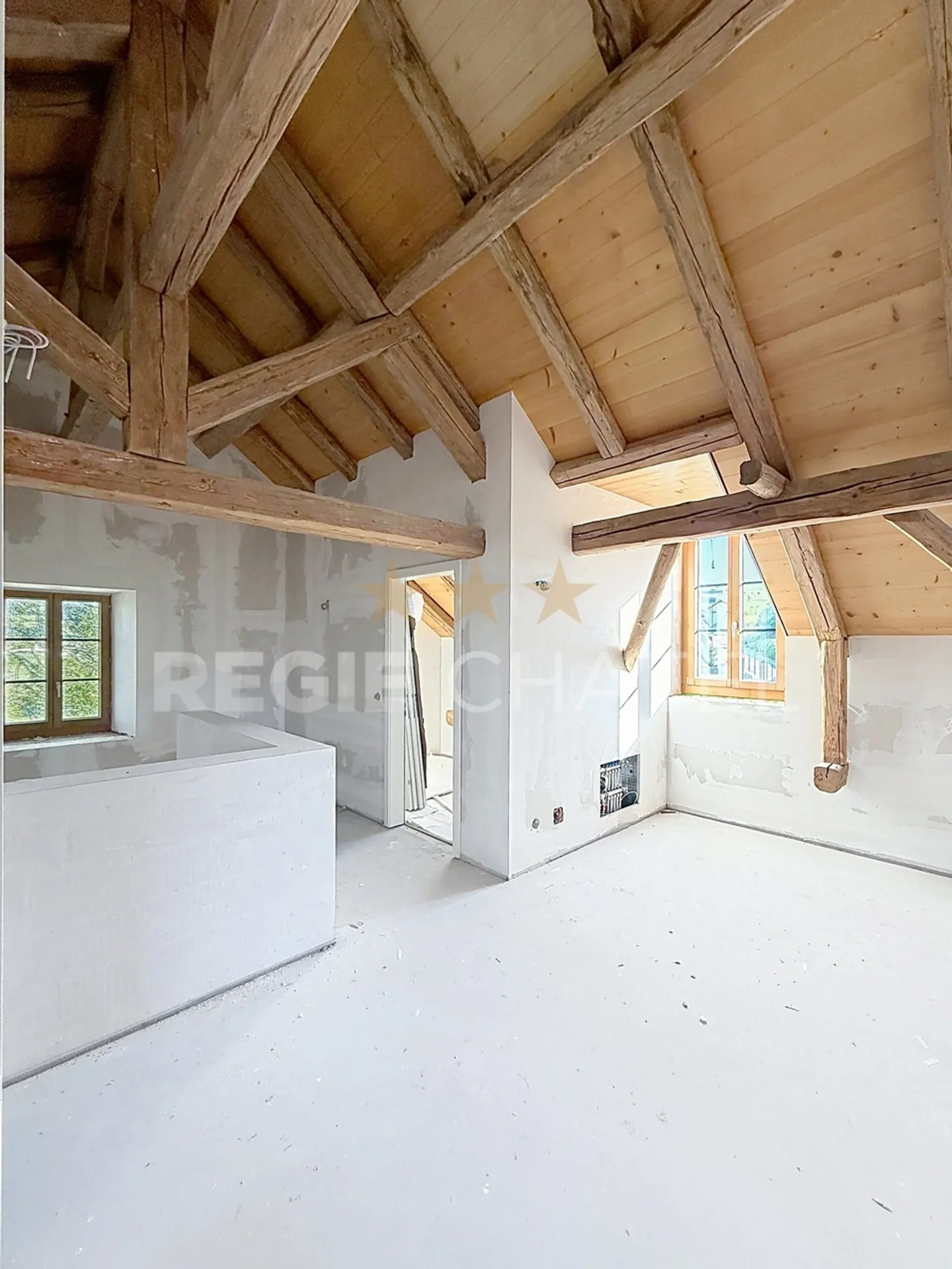 Magnificent 5.5 rooms over 3 levels - Photo 3 of 4