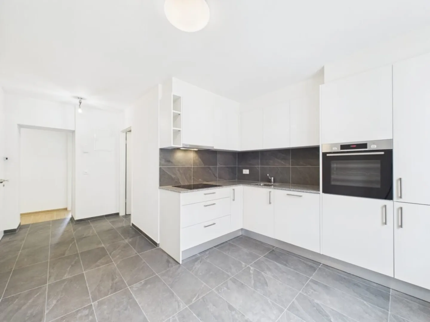4.5 Room Apartment - Photo 1 of 10