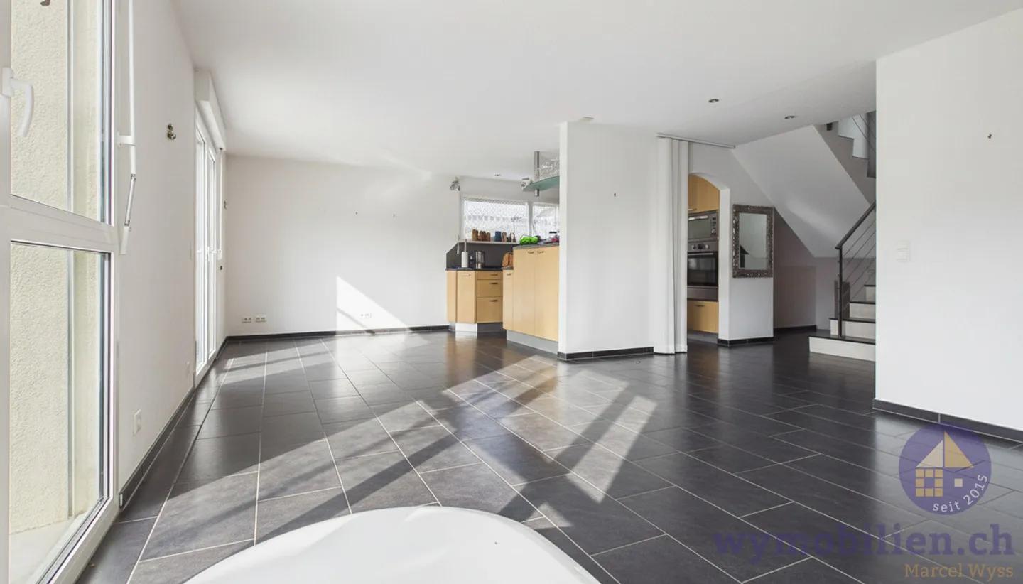 Ampio spazio, tranquillità + vicinanza al centro – Casa bifamiliare con giardino - Foto 3 di 11