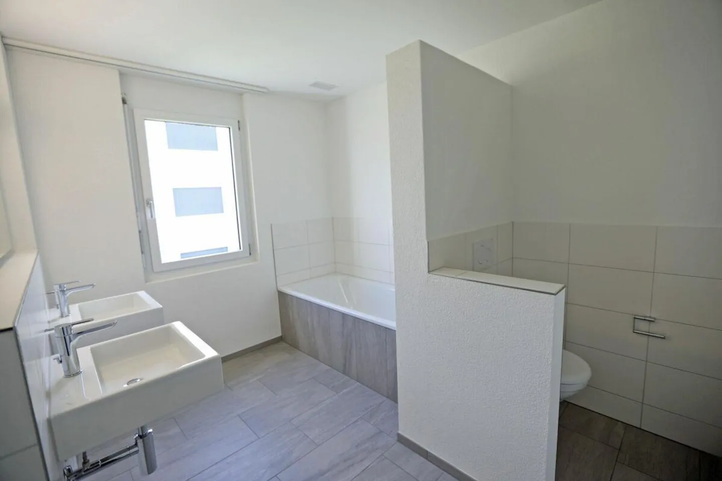 Spacious 4.5 room apartment in a family-friendly neighborhood! - Photo 4 of 9