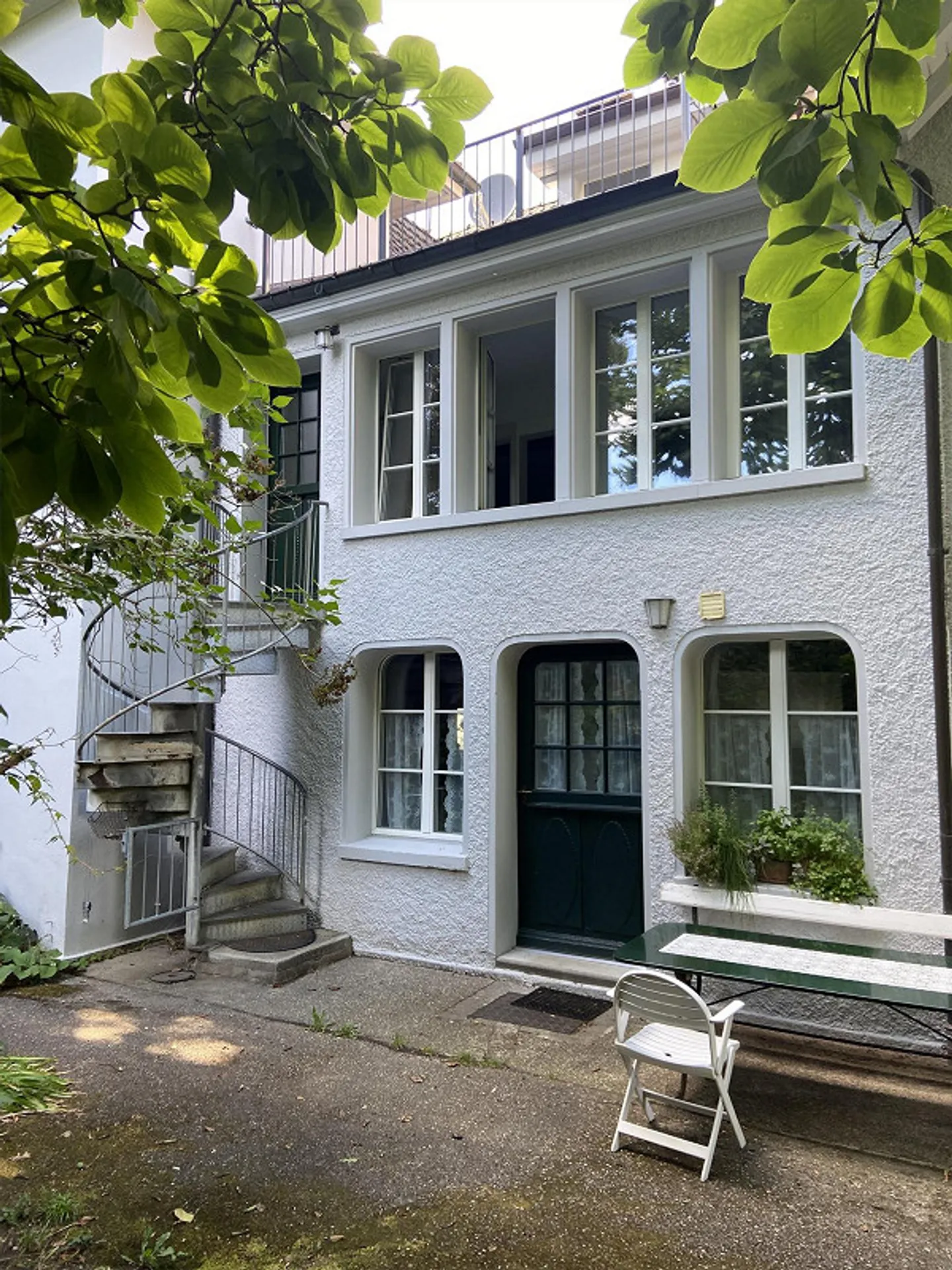 Appartement de 6,5 pièces de rêve dans une villa de campagne historique - Photo 1 sur 13