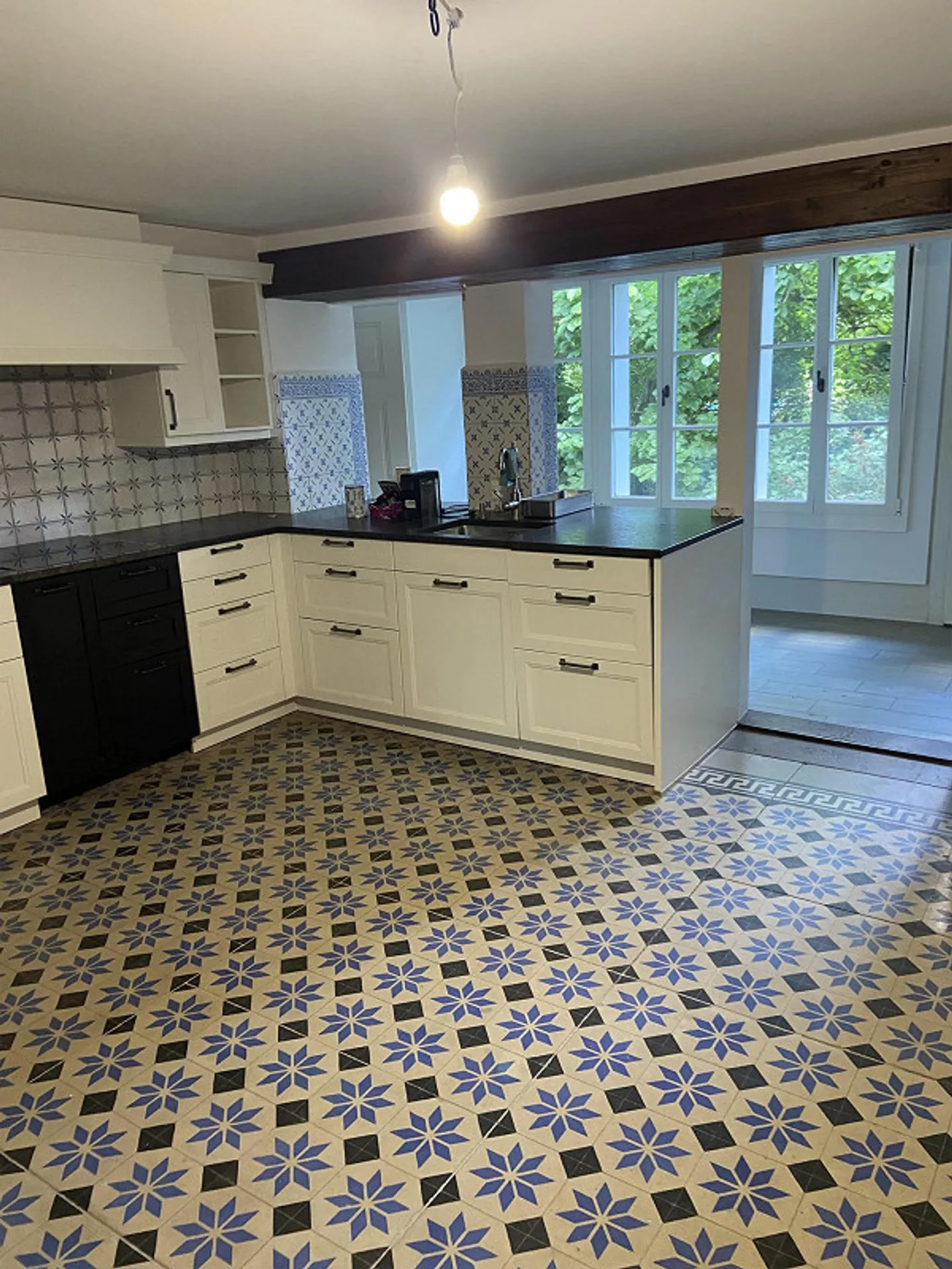 Appartement de 6,5 pièces de rêve dans une villa de campagne historique - Photo 2 sur 13