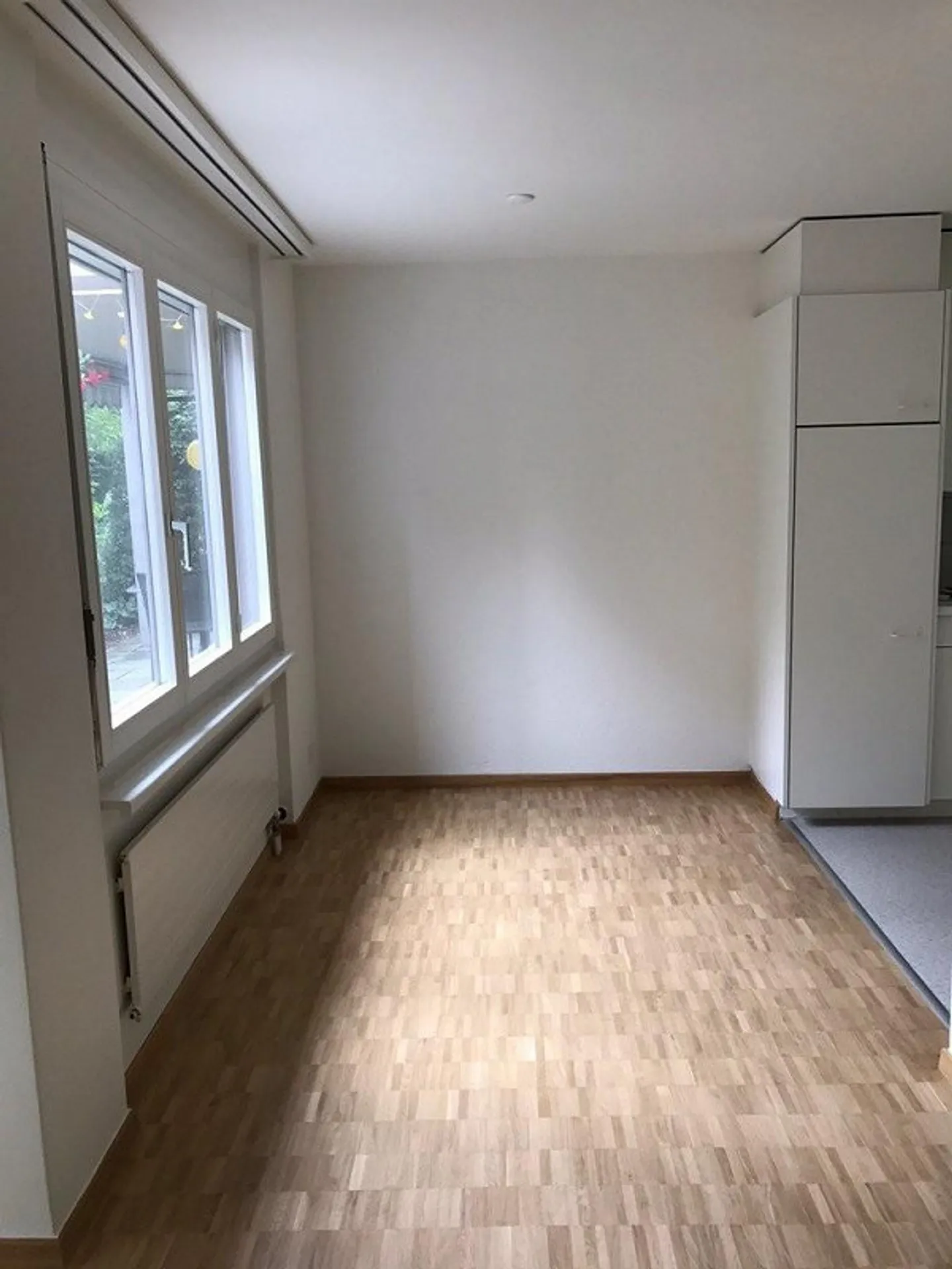 Appartement en duplex de 2,5 pièces dans un endroit calme à Dübendorf - Photo 3 sur 6