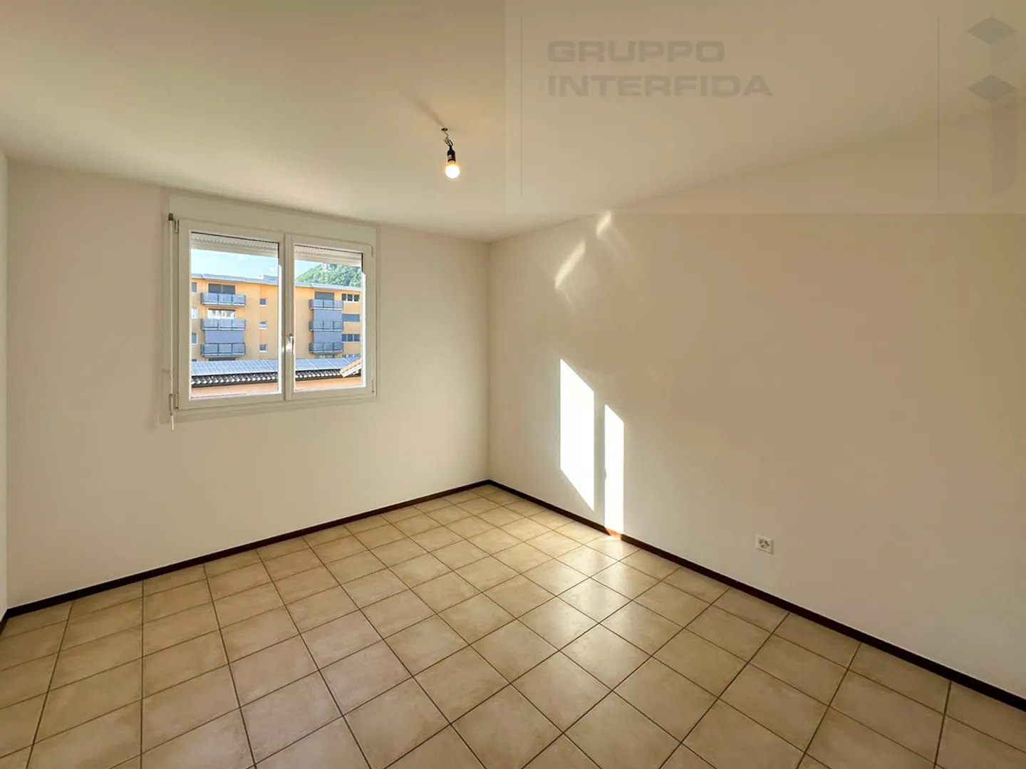 Grande Appartamento con Balcone - Foto 6 di 12