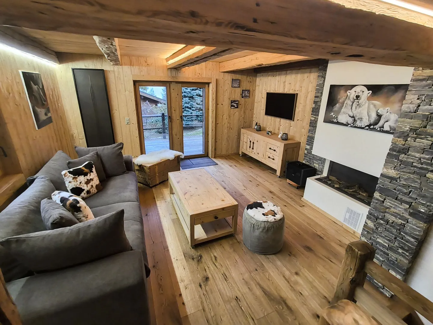 Magnificent property with independent Mazot and outdoor pool - Photo 5 of 19