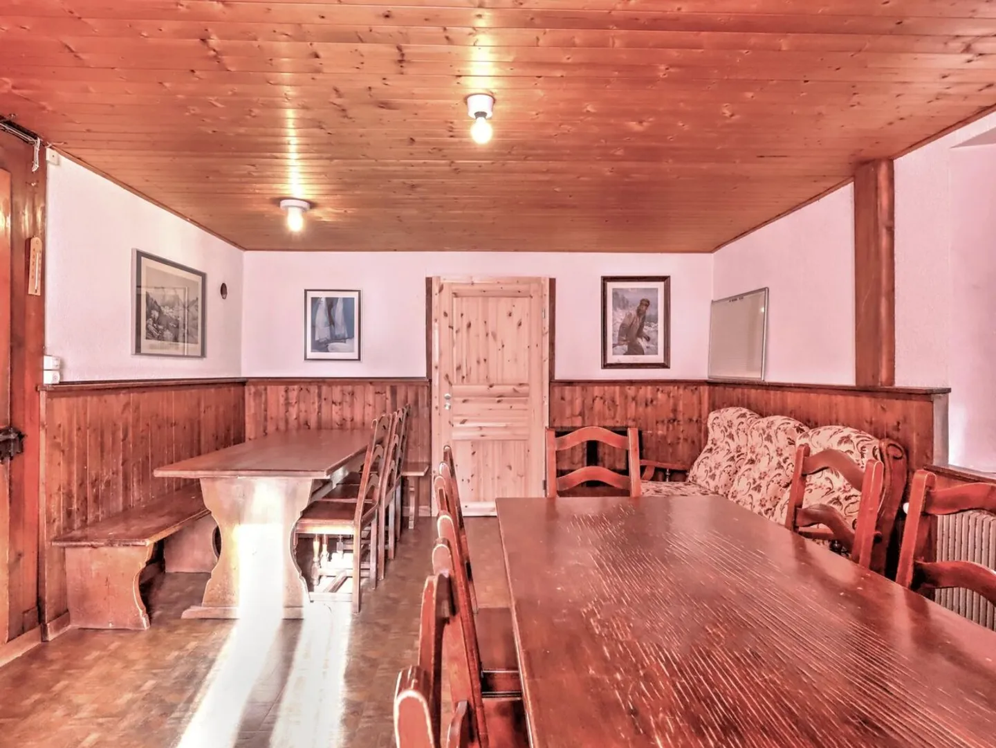 Holiday Chalet for Groups - High Yield - Photo 5 of 7