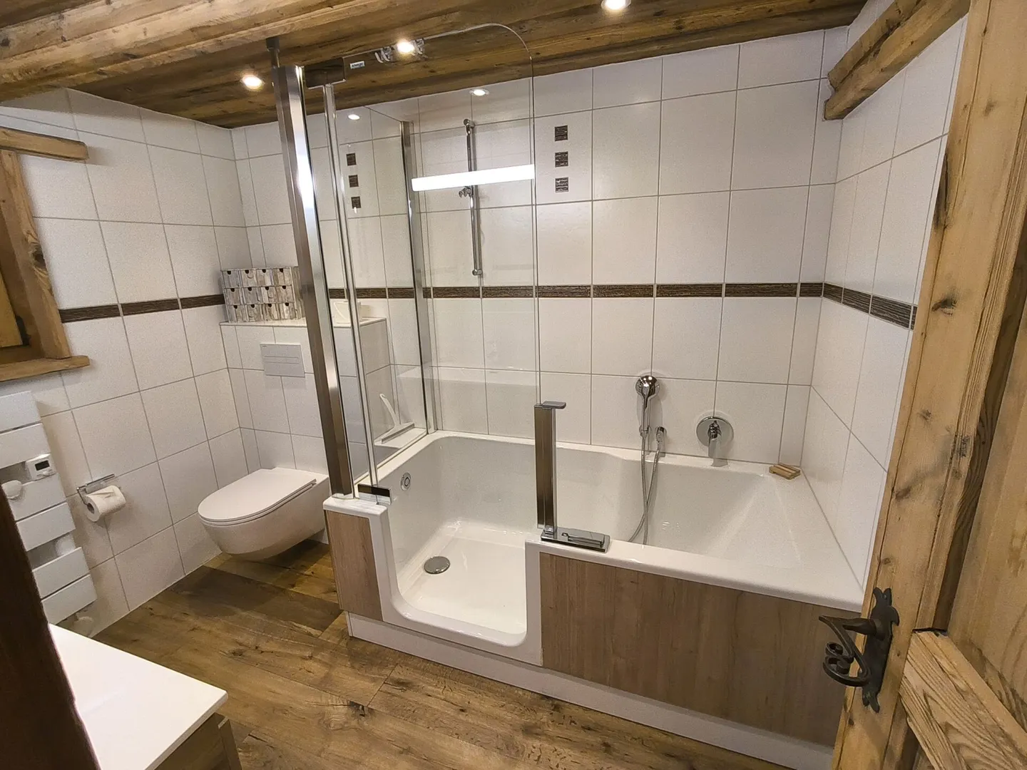 Magnificent property with independent Mazot and outdoor pool - Photo 14 of 19