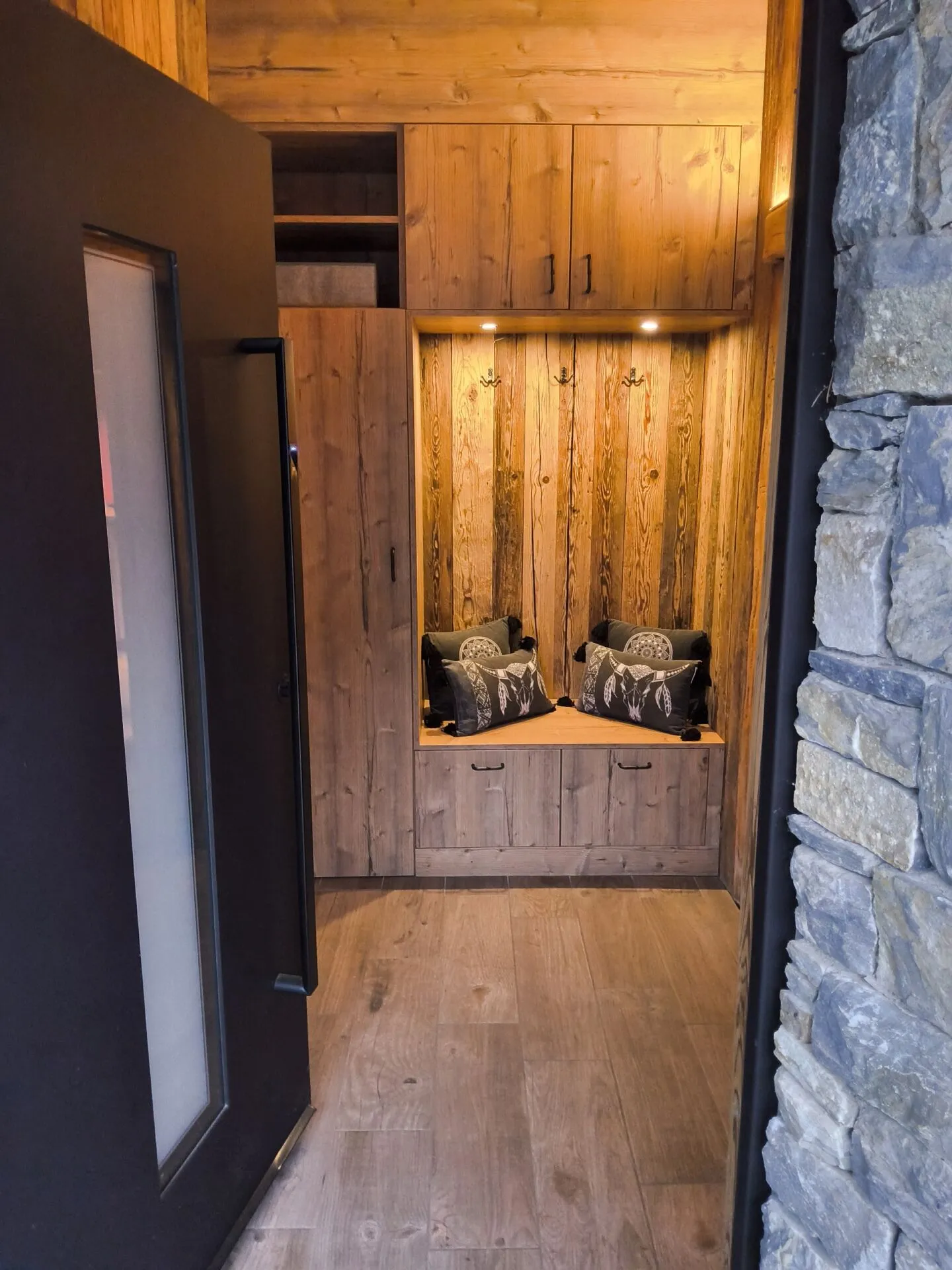 Magnificent property with independent Mazot and outdoor pool - Photo 18 of 19