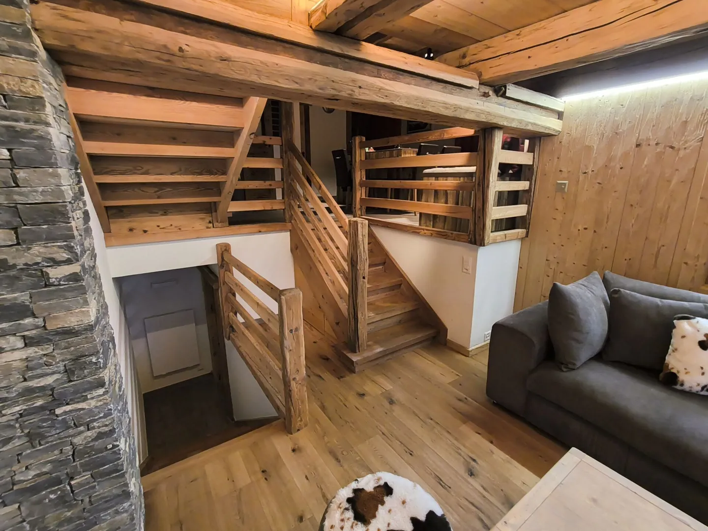 Magnificent property with independent Mazot and outdoor pool - Photo 11 of 19