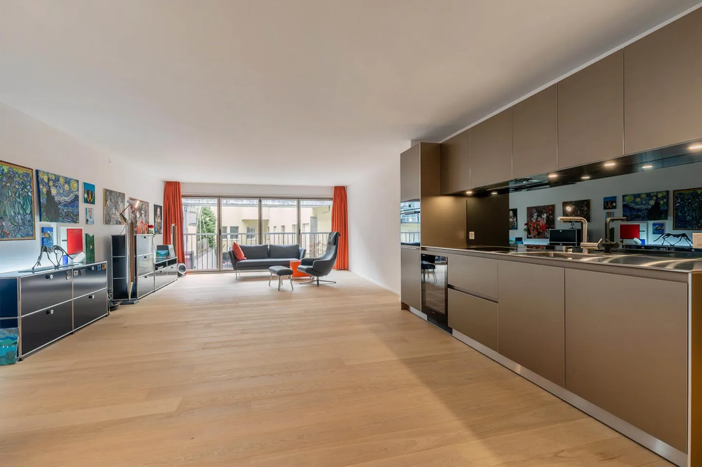 Luminoso e centralmente situato - nel cuore di Zurigo - Foto 3 di 9