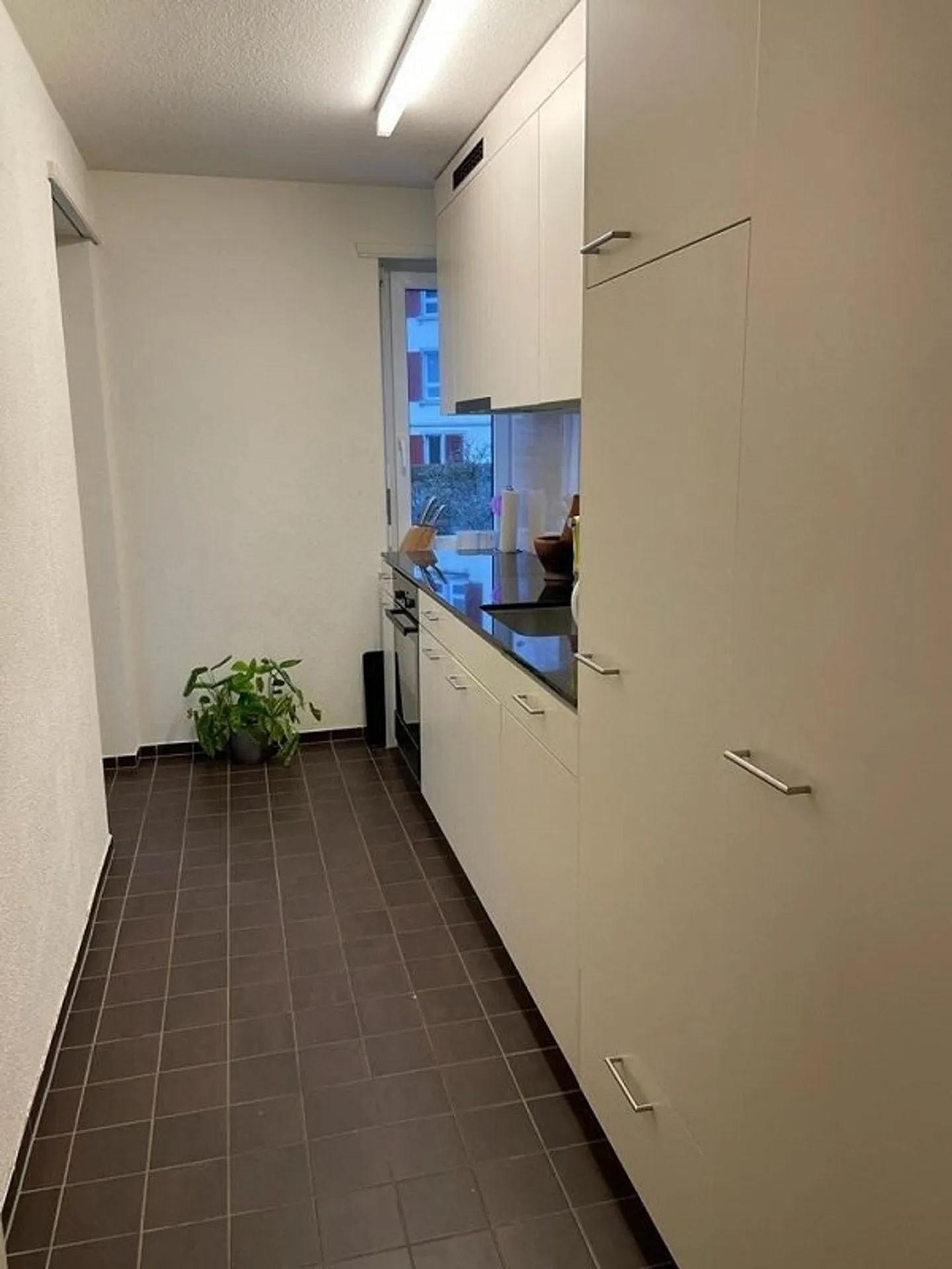 Modern and centrally located 3-room apartment for rent - Photo 2 of 7