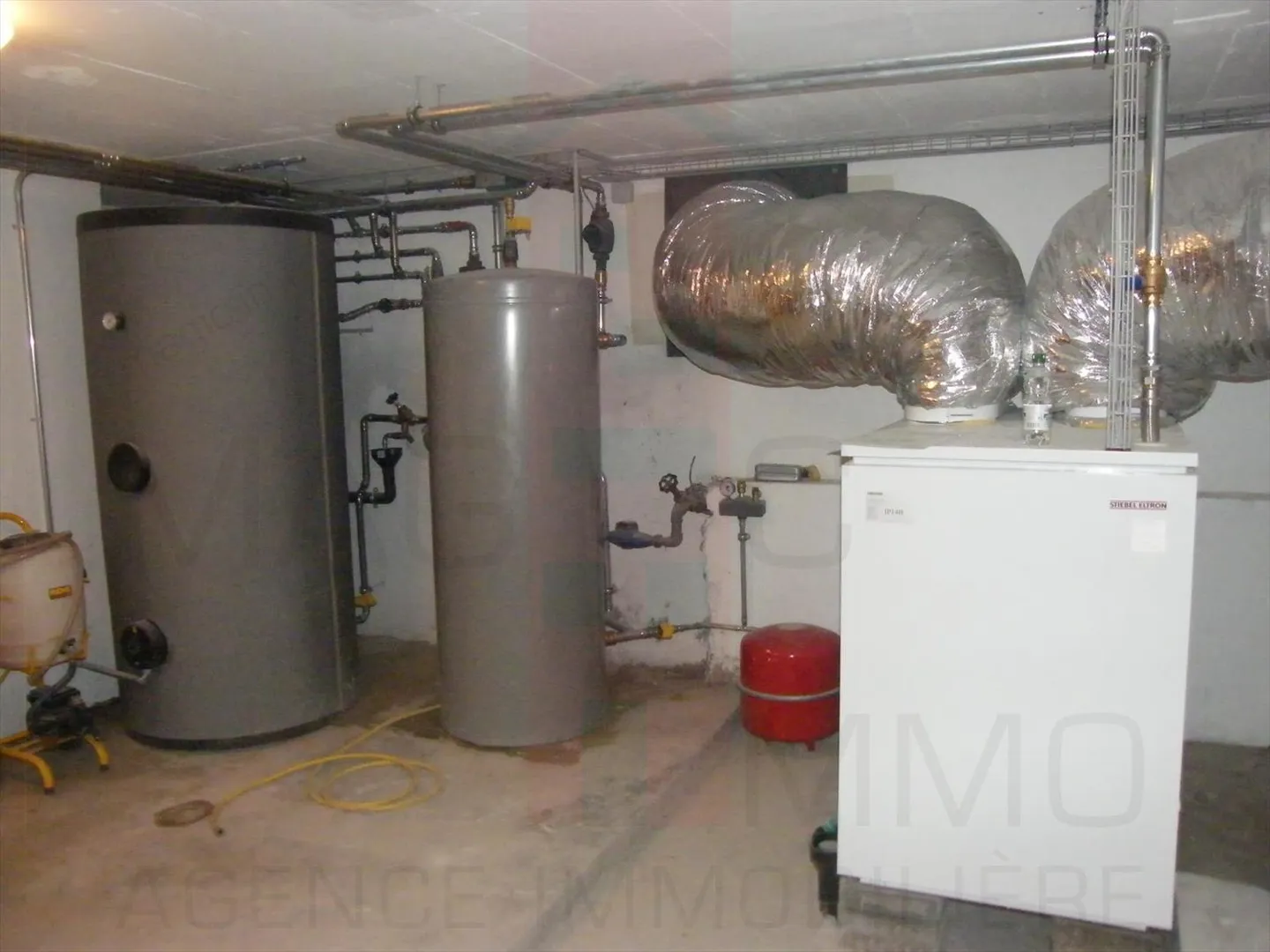 Edificio misto con 17 stanze - Foto 7 di 10