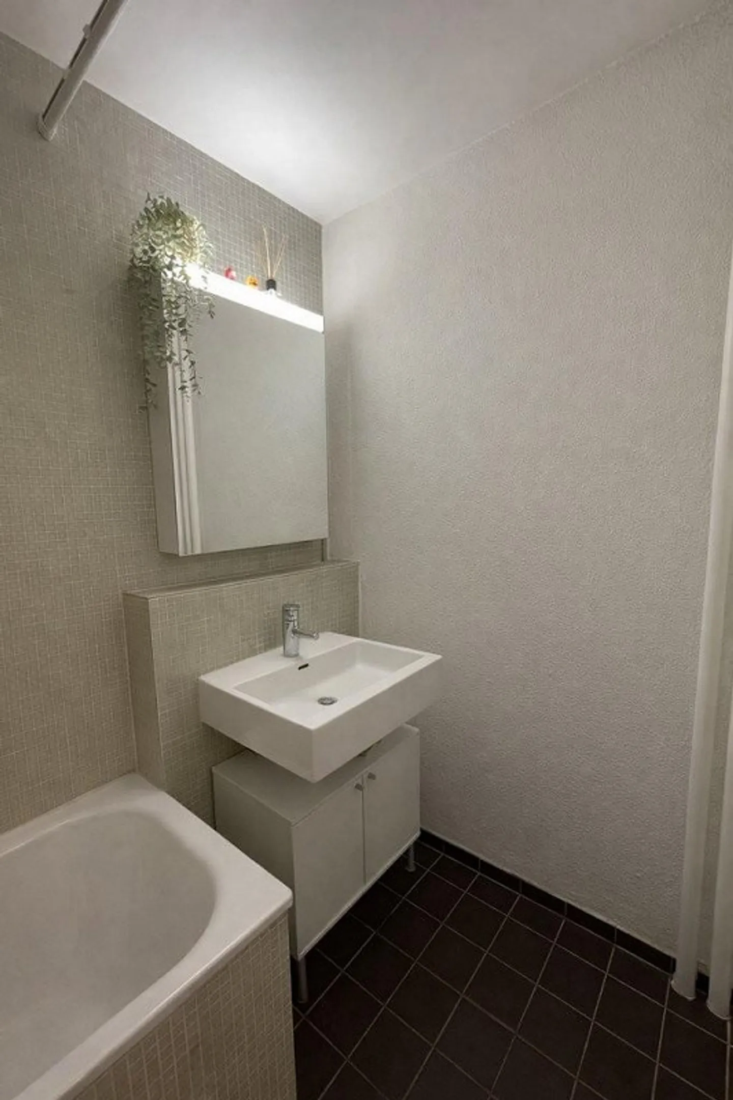 Modern and centrally located 3-room apartment for rent - Photo 6 of 7