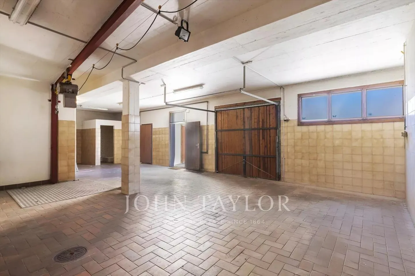 House in the village with wine cellar, to renovate, in the heart of Chamoson! - Photo 9 of 13