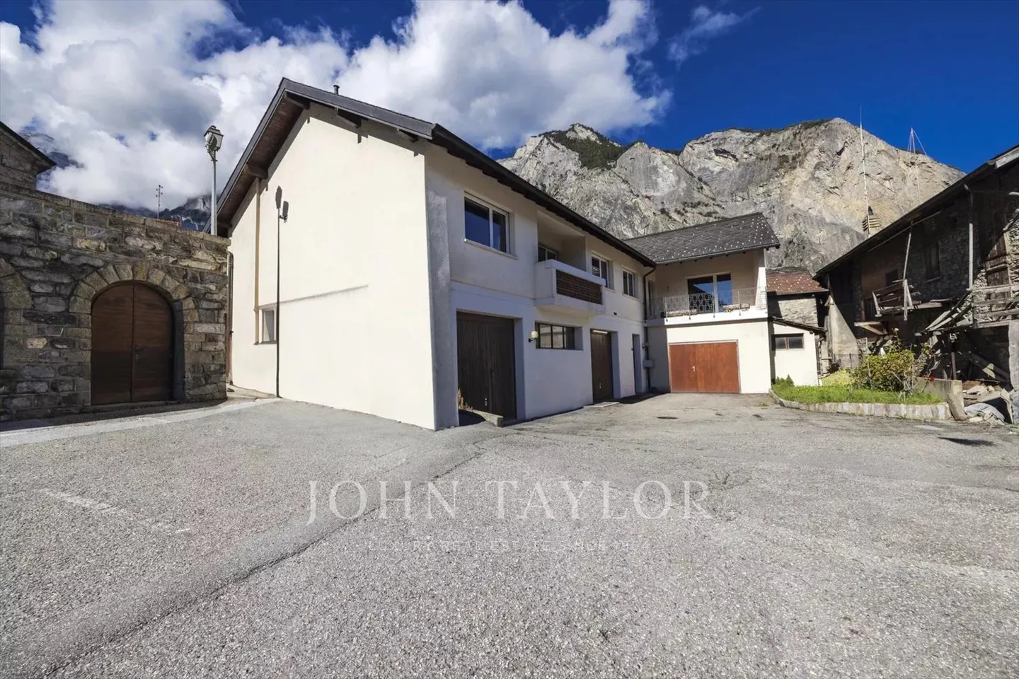 House in the village with wine cellar, to renovate, in the heart of Chamoson! - Photo 13 of 13