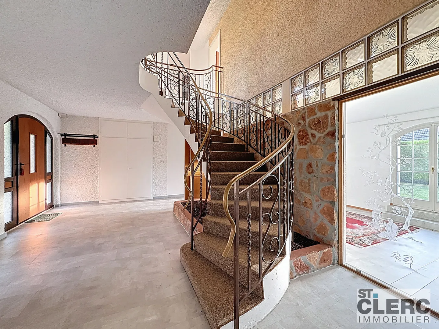 Bellissimo appartamento di 7 locali con giardino privato - Foto 4 di 15