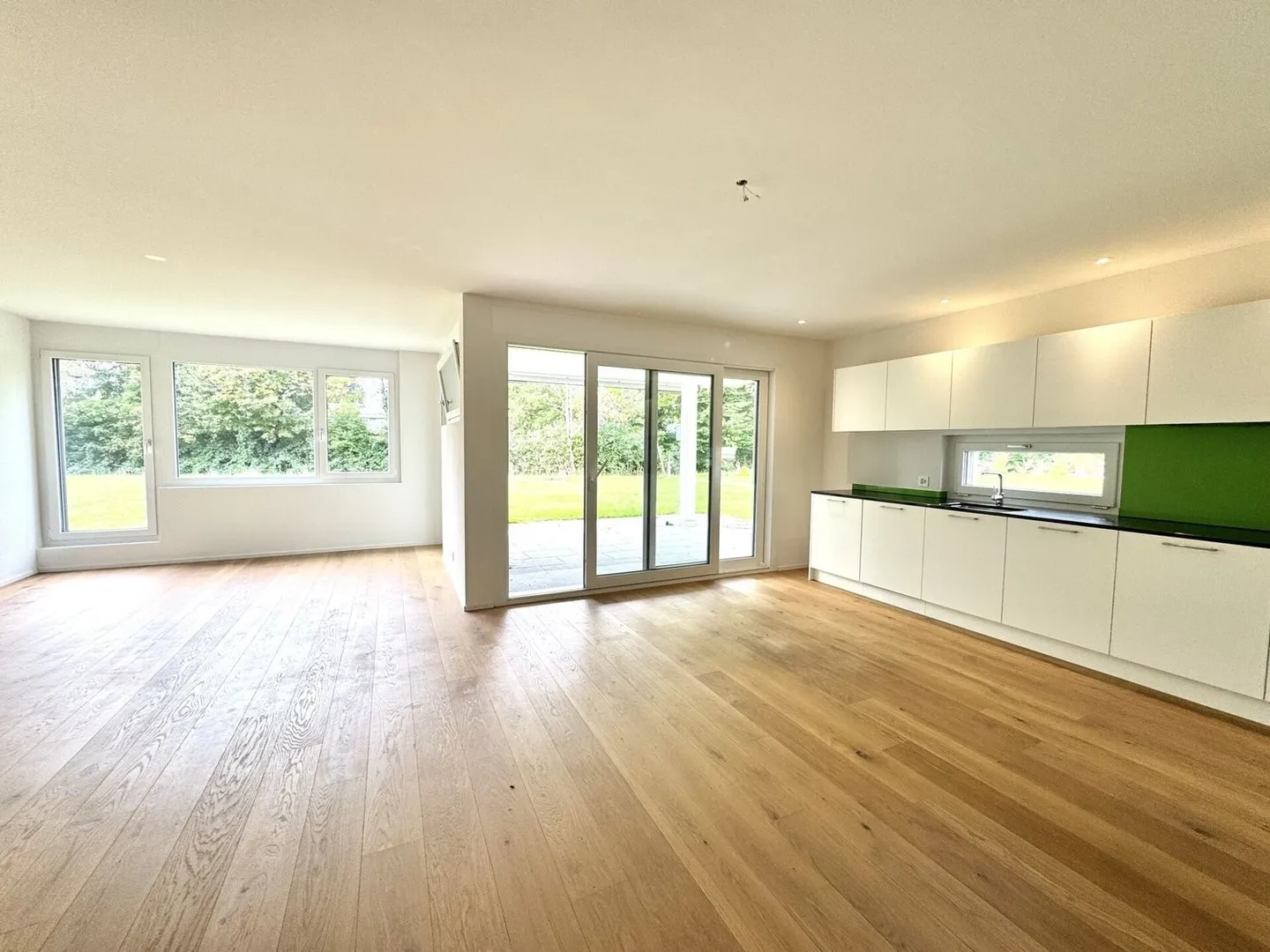 Appartement de jardin moderne dans un emplacement idyllique avec un très grand jardin - Photo 3 sur 6