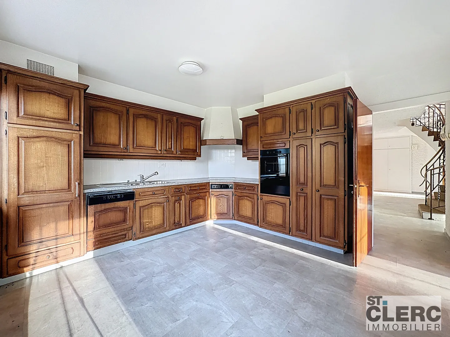 Bellissimo appartamento di 7 locali con giardino privato - Foto 3 di 15