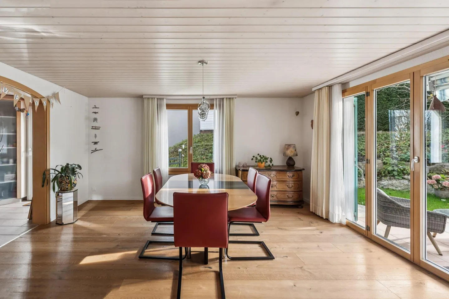 Charmante maison individuelle de 6,5 pièces avec cheminée et garage à Kerns - Photo 5 sur 10