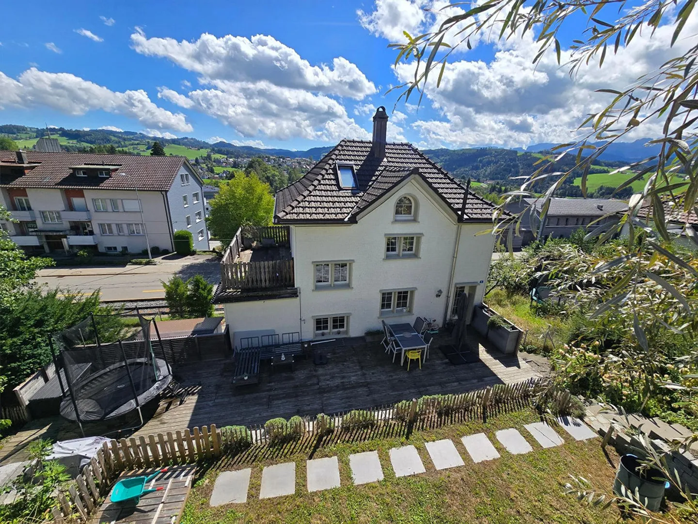Maison de 6,5 pièces modernisée avec grand jardin - Photo 2 sur 11